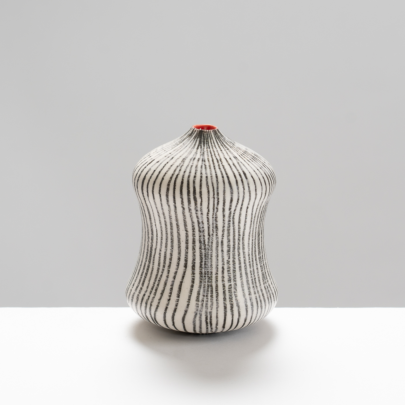 KK465Y547 Small Bulbous Vase