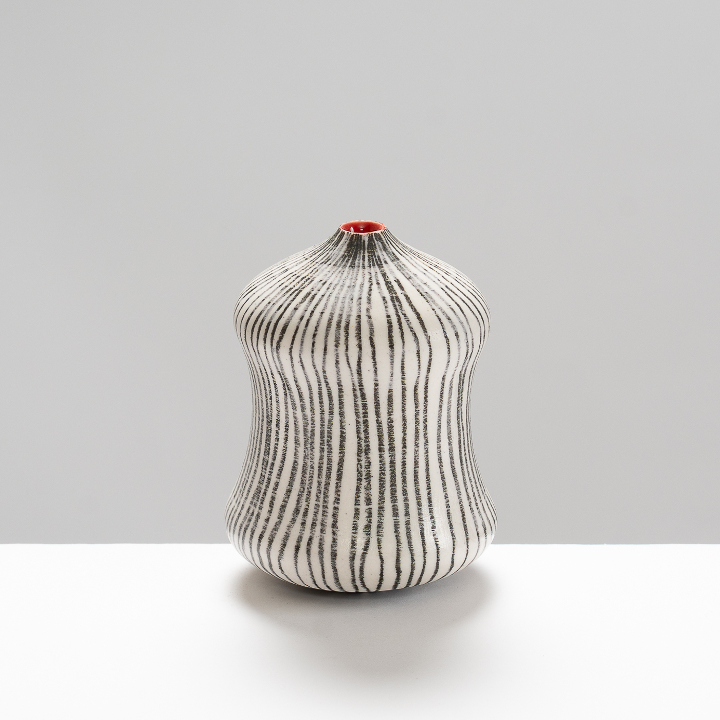 KK465Y547 Small Bulbous Vase