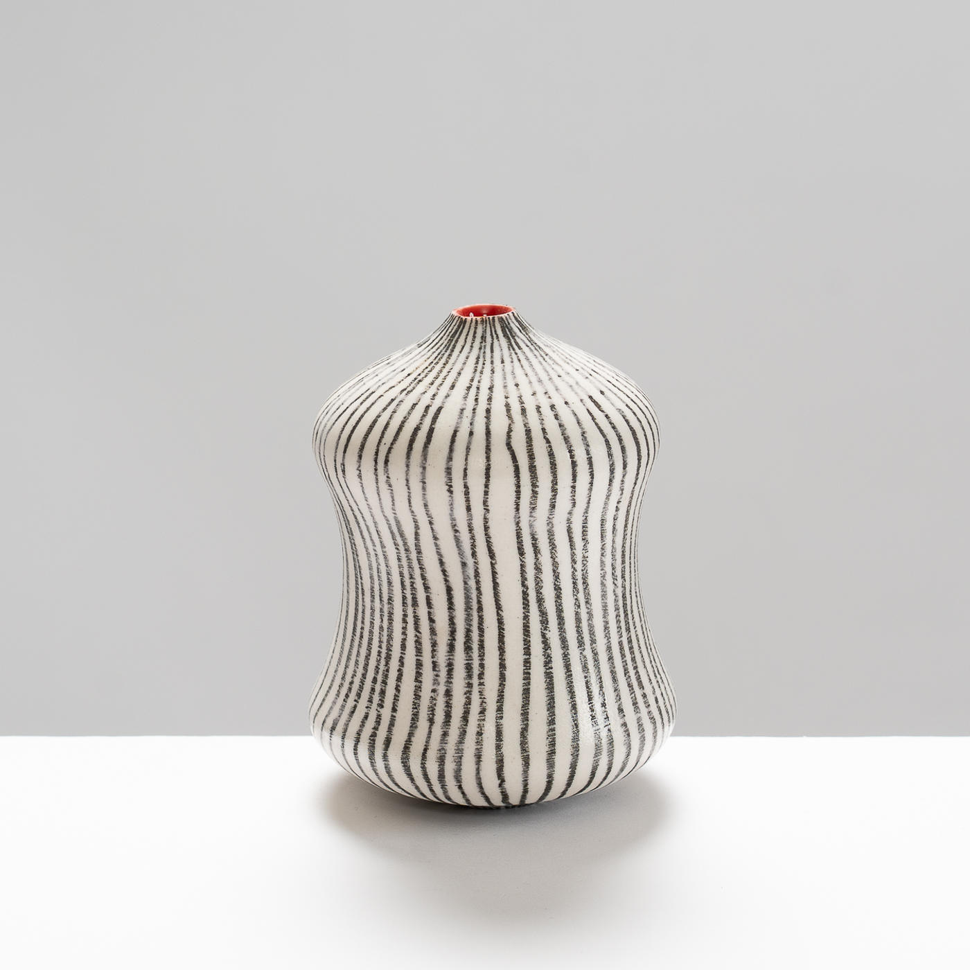 KK465Y547 Small Bulbous Vase