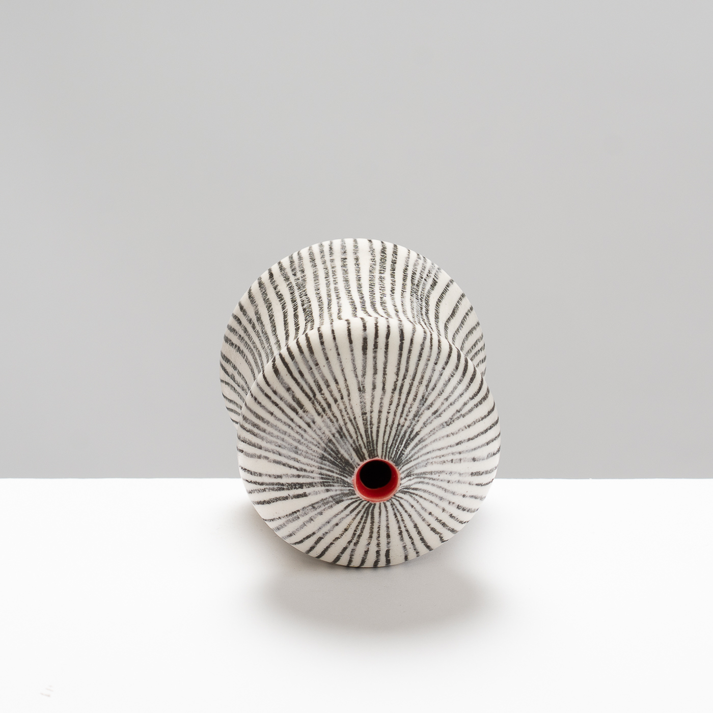 KK465Y547 Small Bulbous Vase