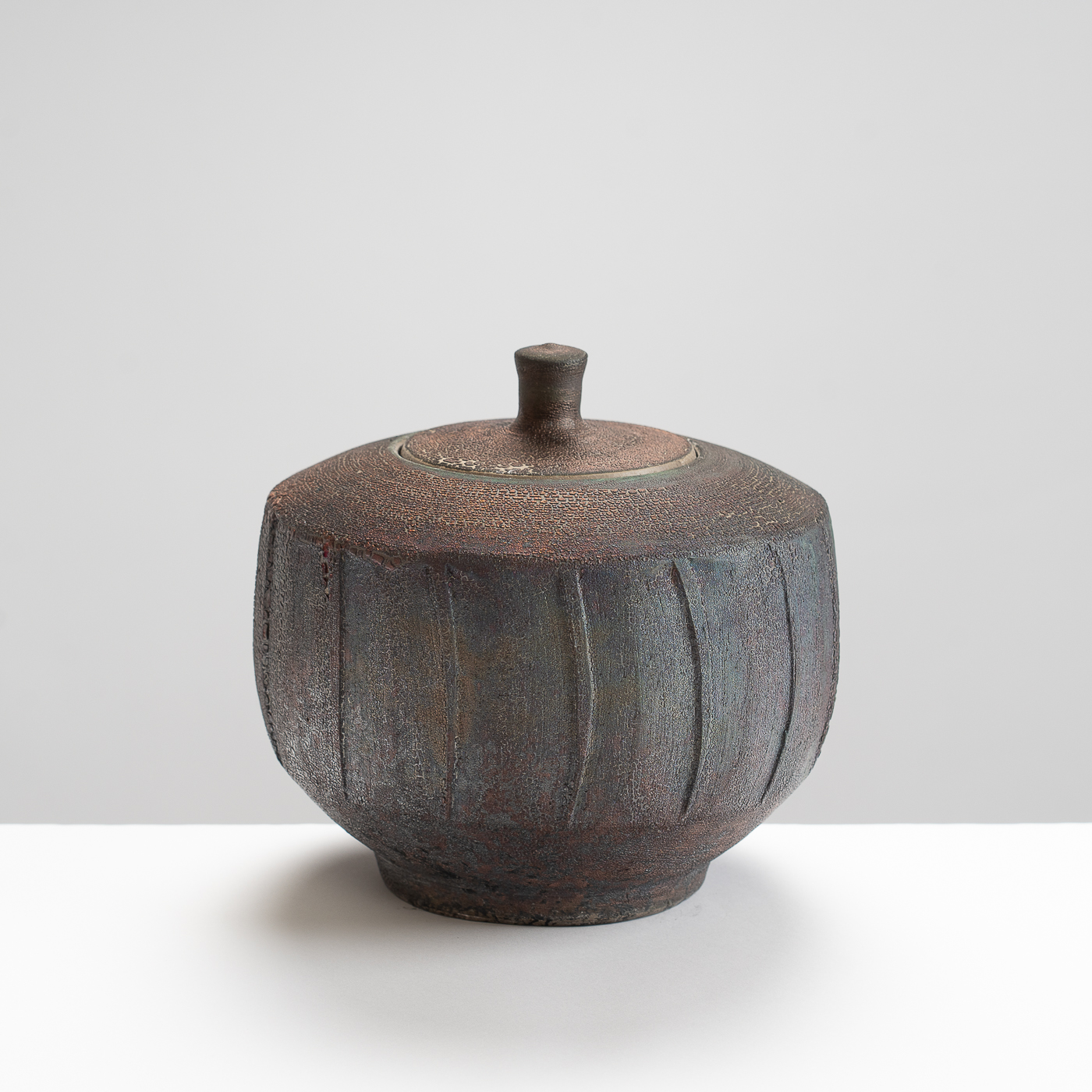 TA44Y153 Fluted Lidded Vessel