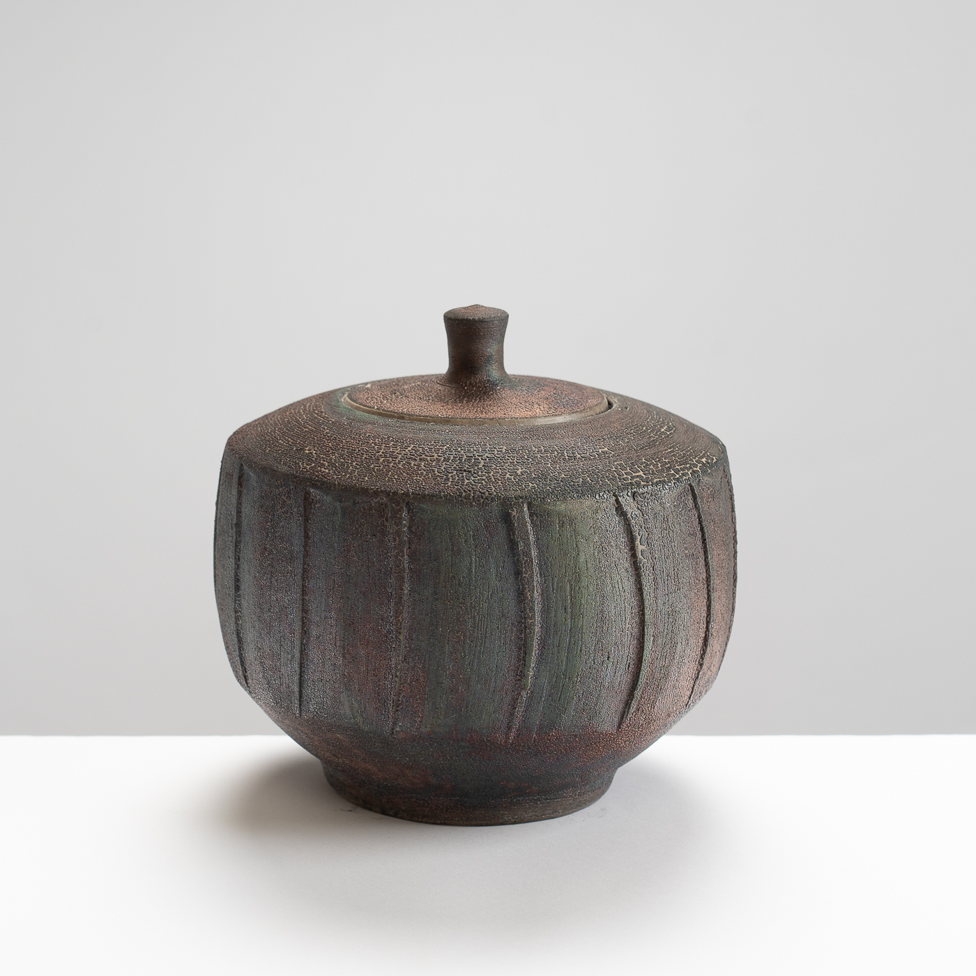 TA44Y153 Fluted Lidded Vessel