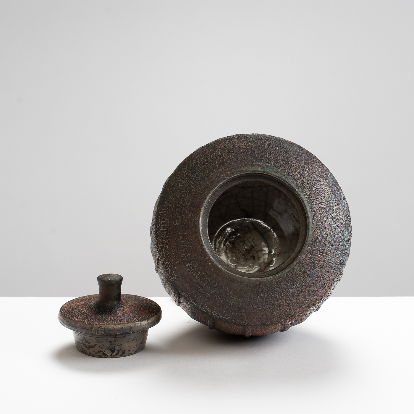 TA44Y153 Fluted Lidded Vessel