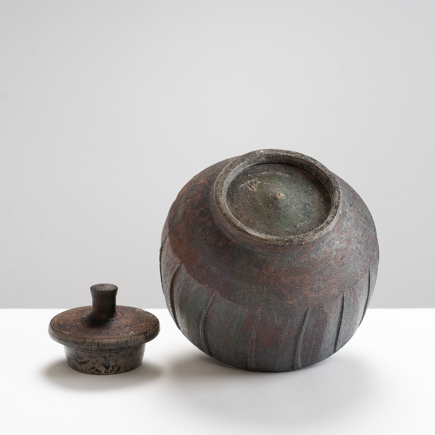TA44Y153 Fluted Lidded Vessel