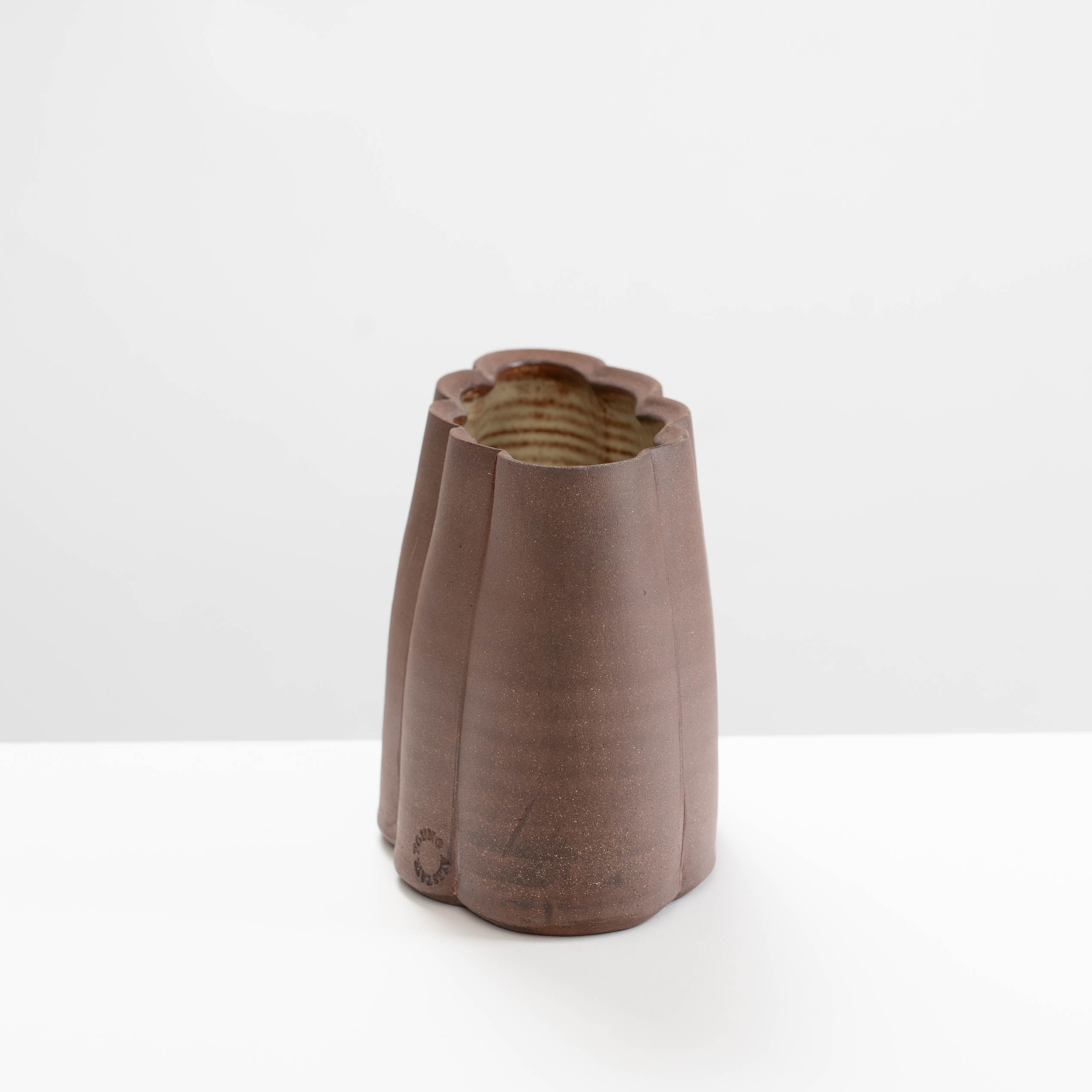 AY299Y429 Scalloped Vase