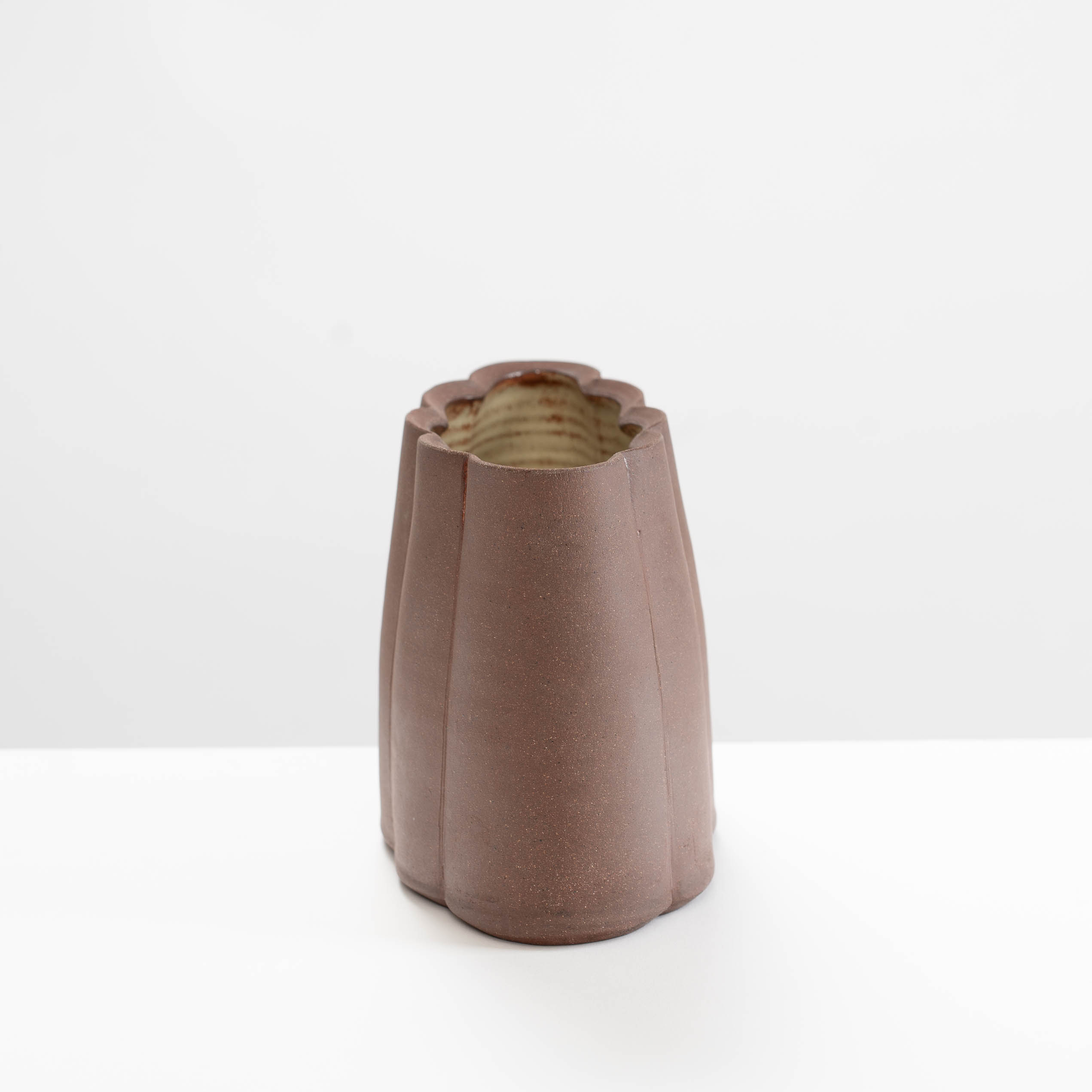 AY299Y429 Scalloped Vase