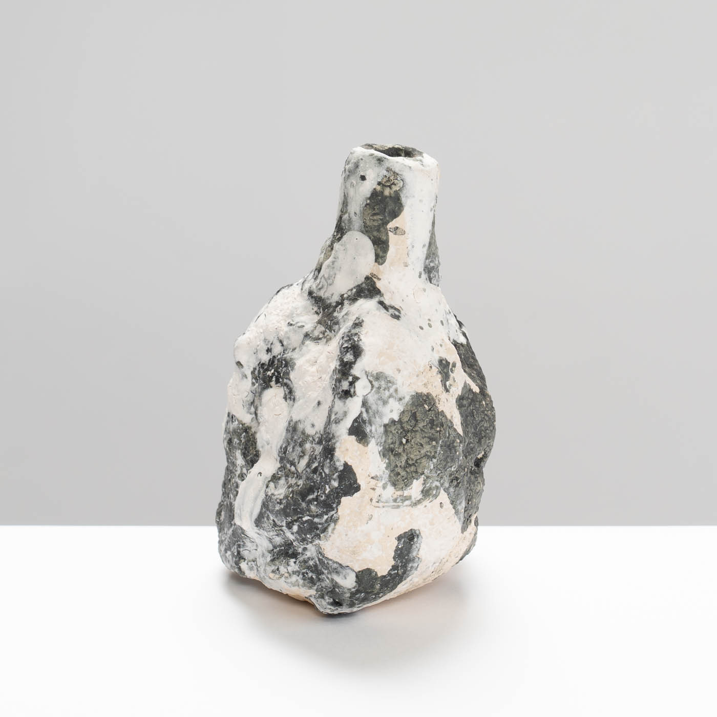 MP452Y50 Black/White Bottle