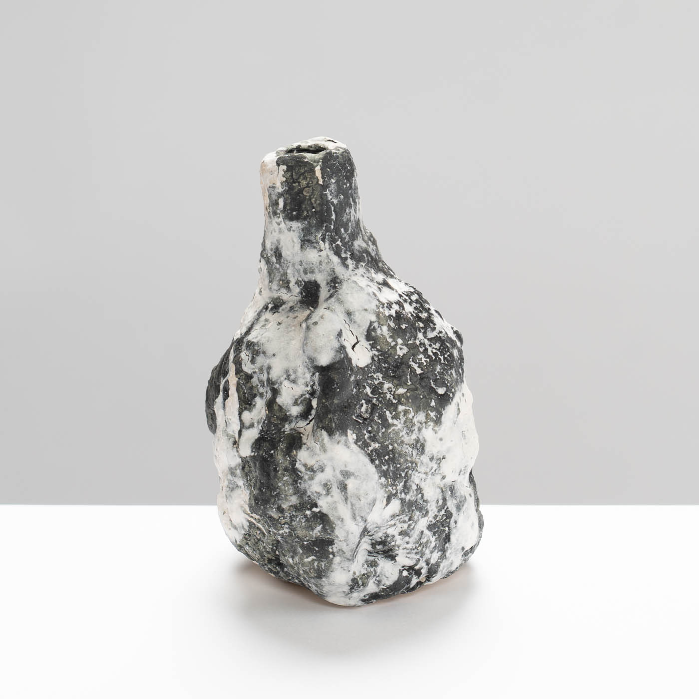 MP452Y50 Black/White Bottle