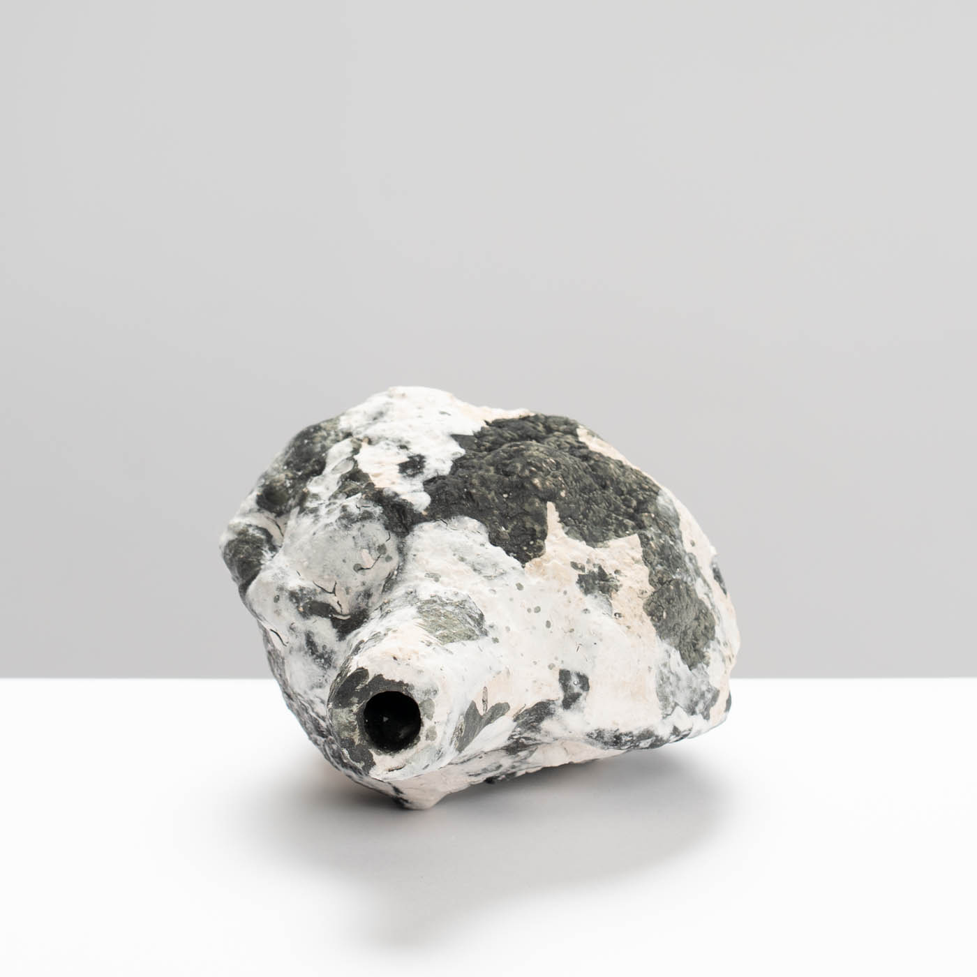 MP452Y50 Black/White Bottle