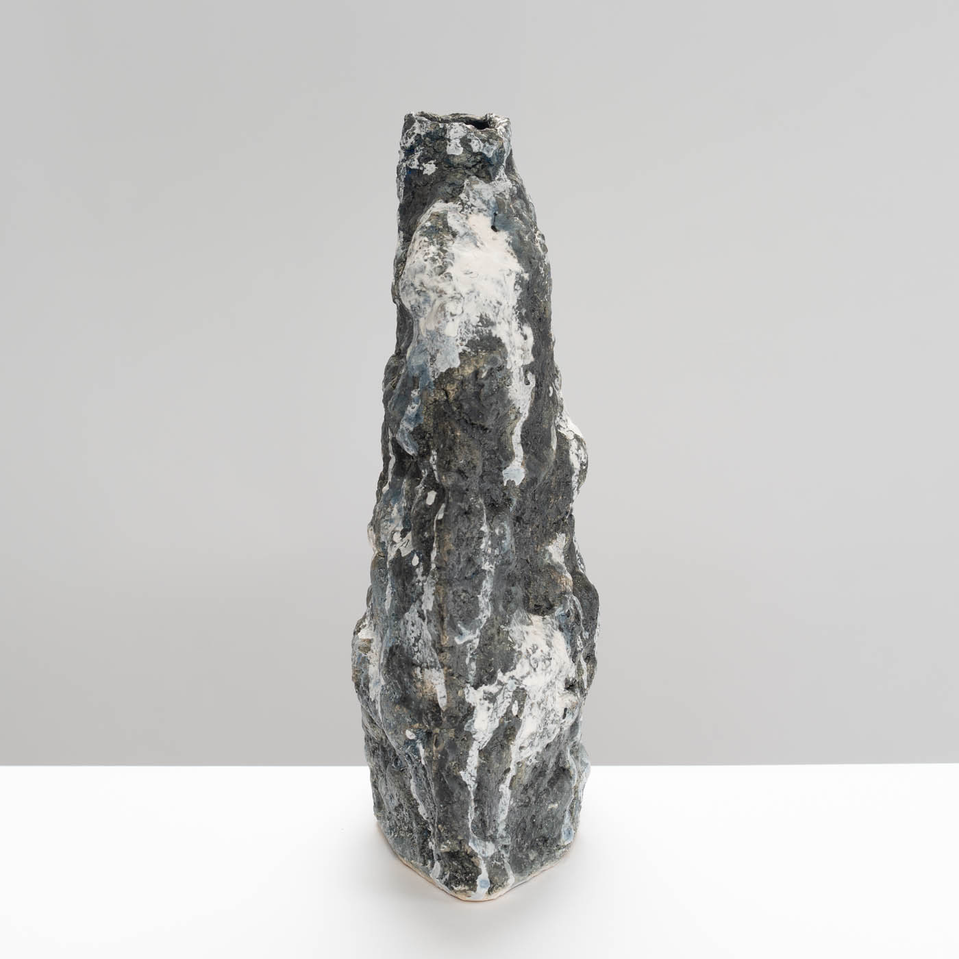 MP452Y52 Black/White Drip Bottle