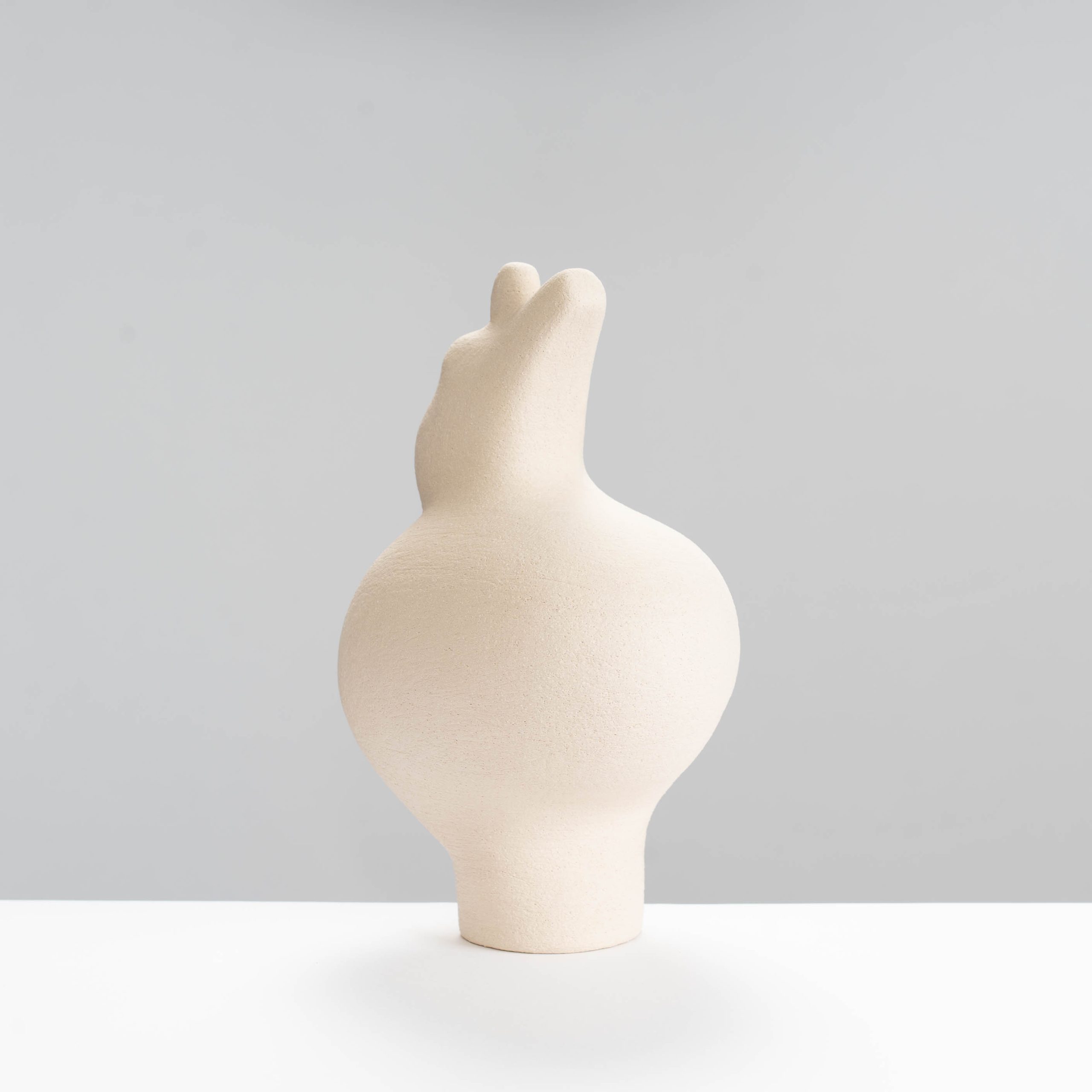 RP591Y7 Woman Sculpture 251