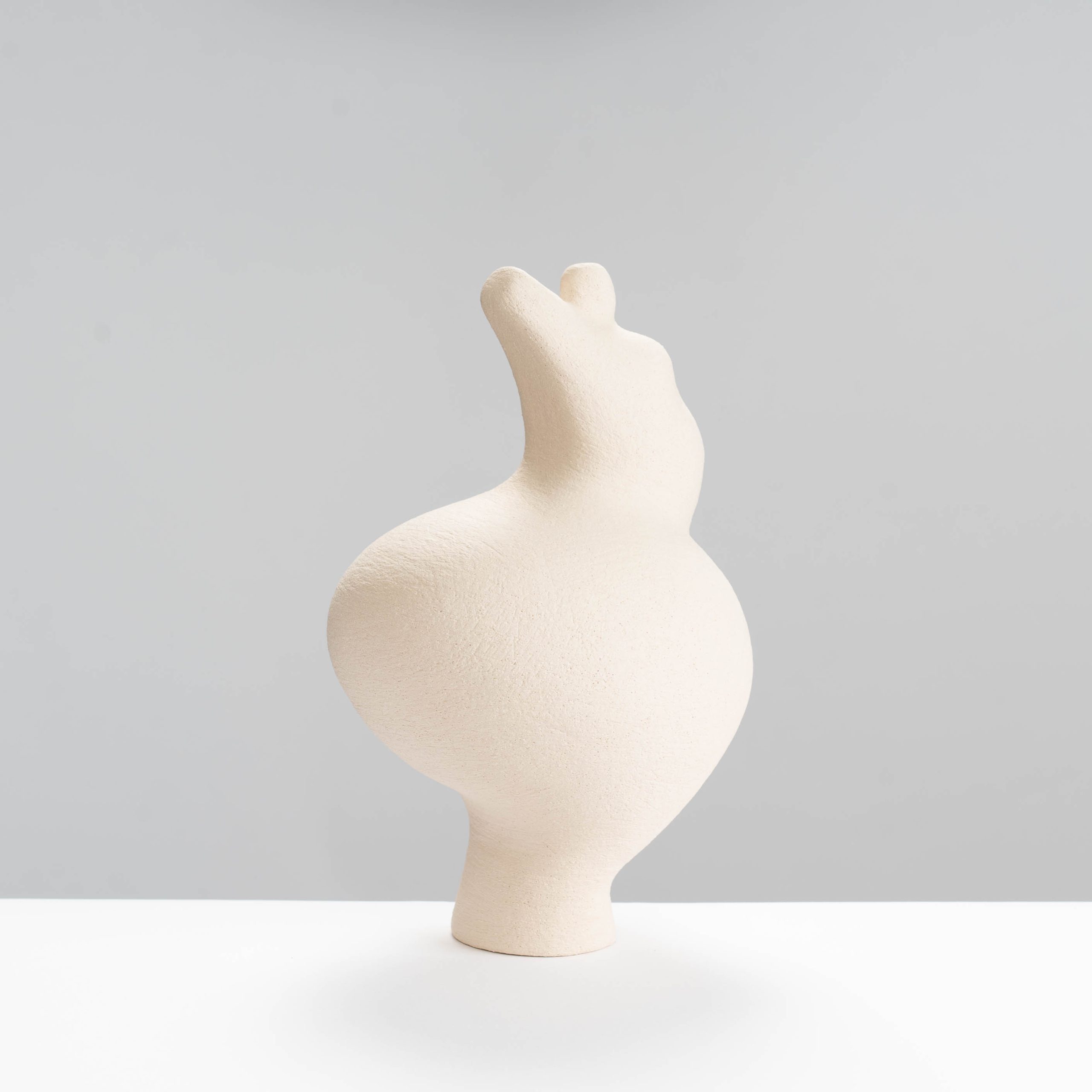 RP591Y7 Woman Sculpture 251