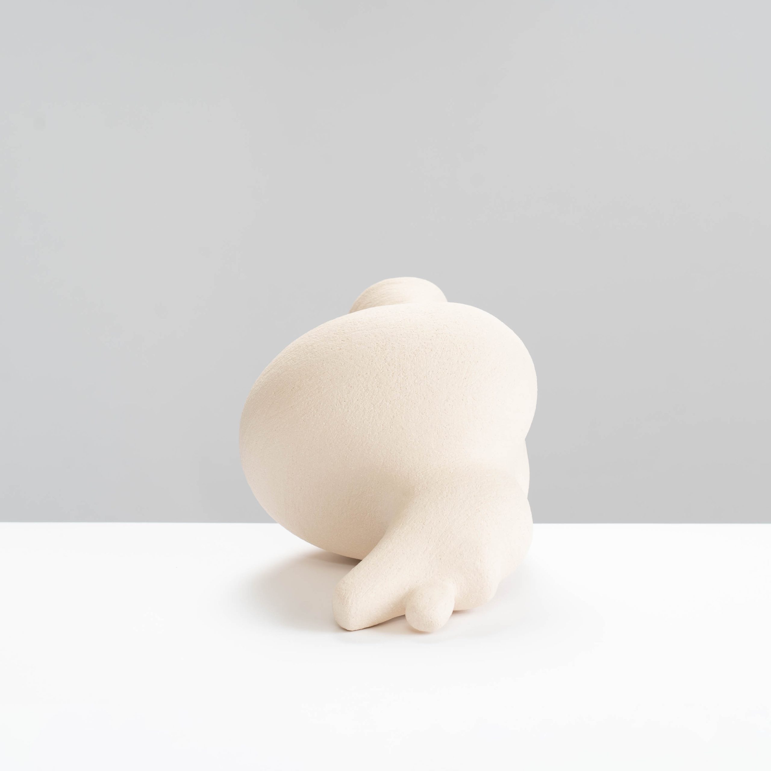 RP591Y7 Woman Sculpture 251