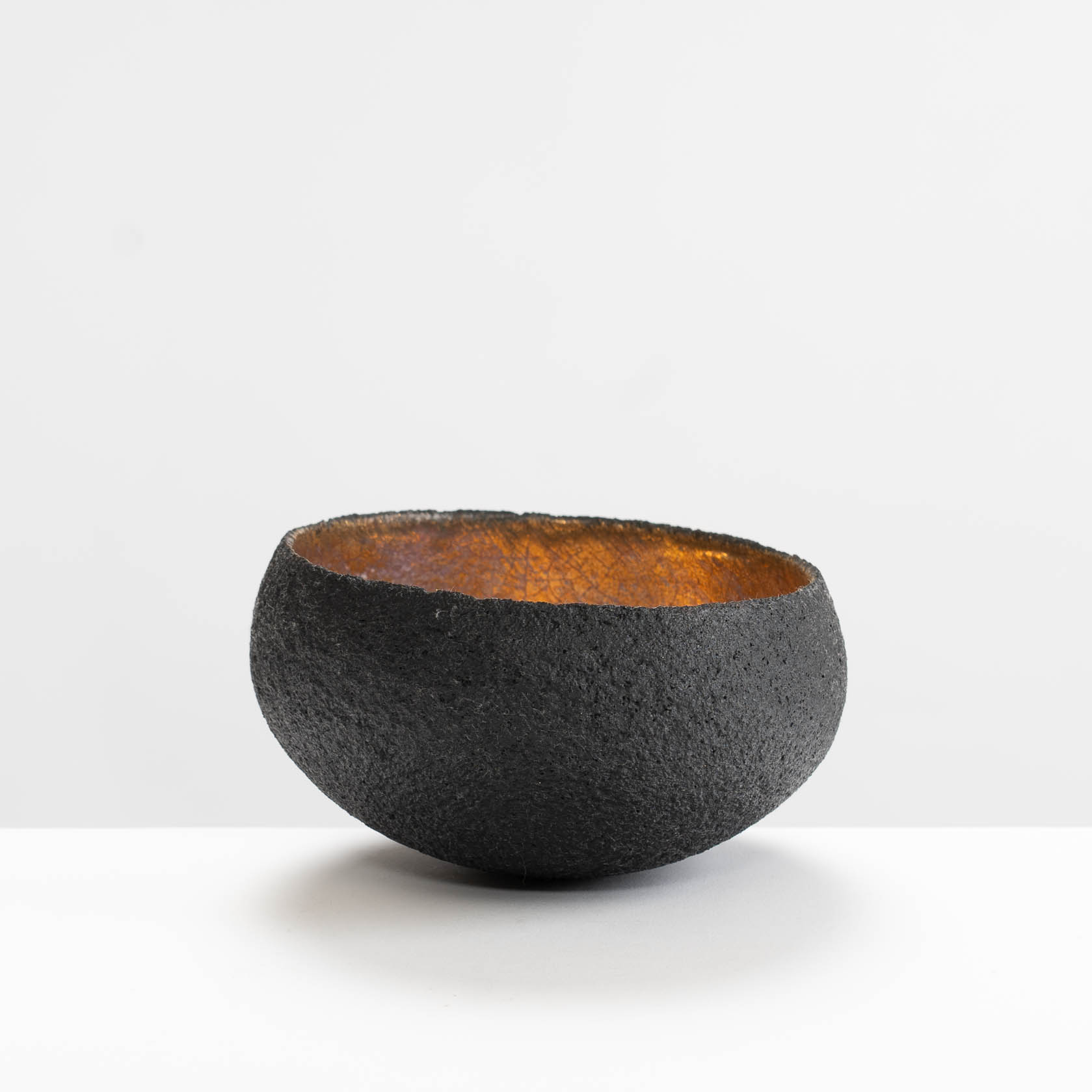 SF209Y929 Medium Black/Gold Bowl