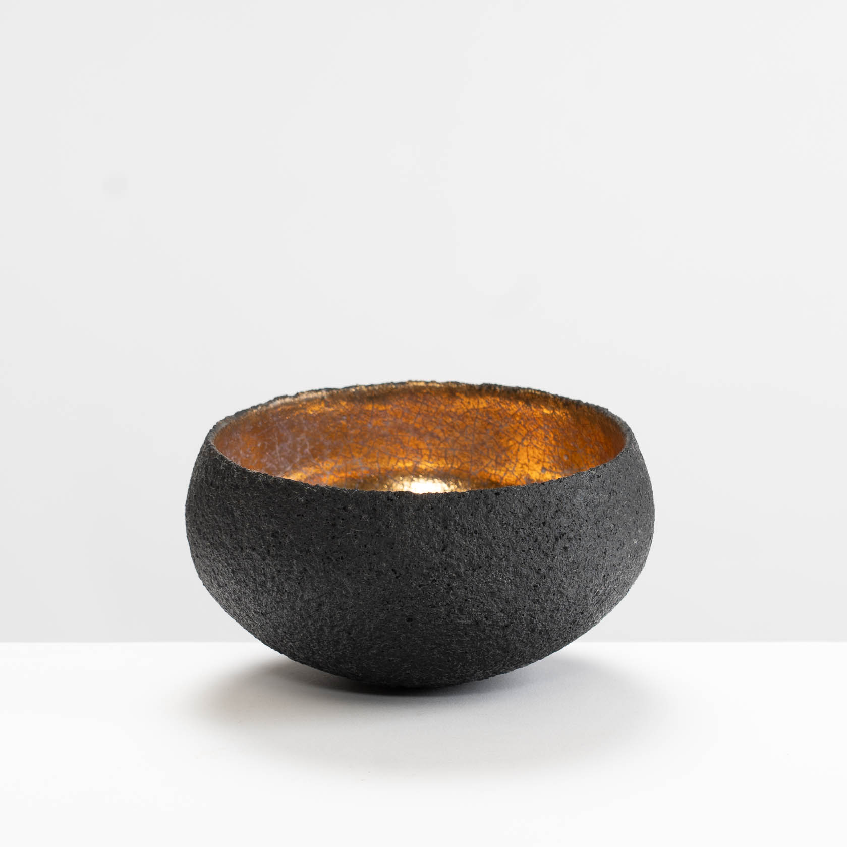 SF209Y929 Medium Black/Gold Bowl