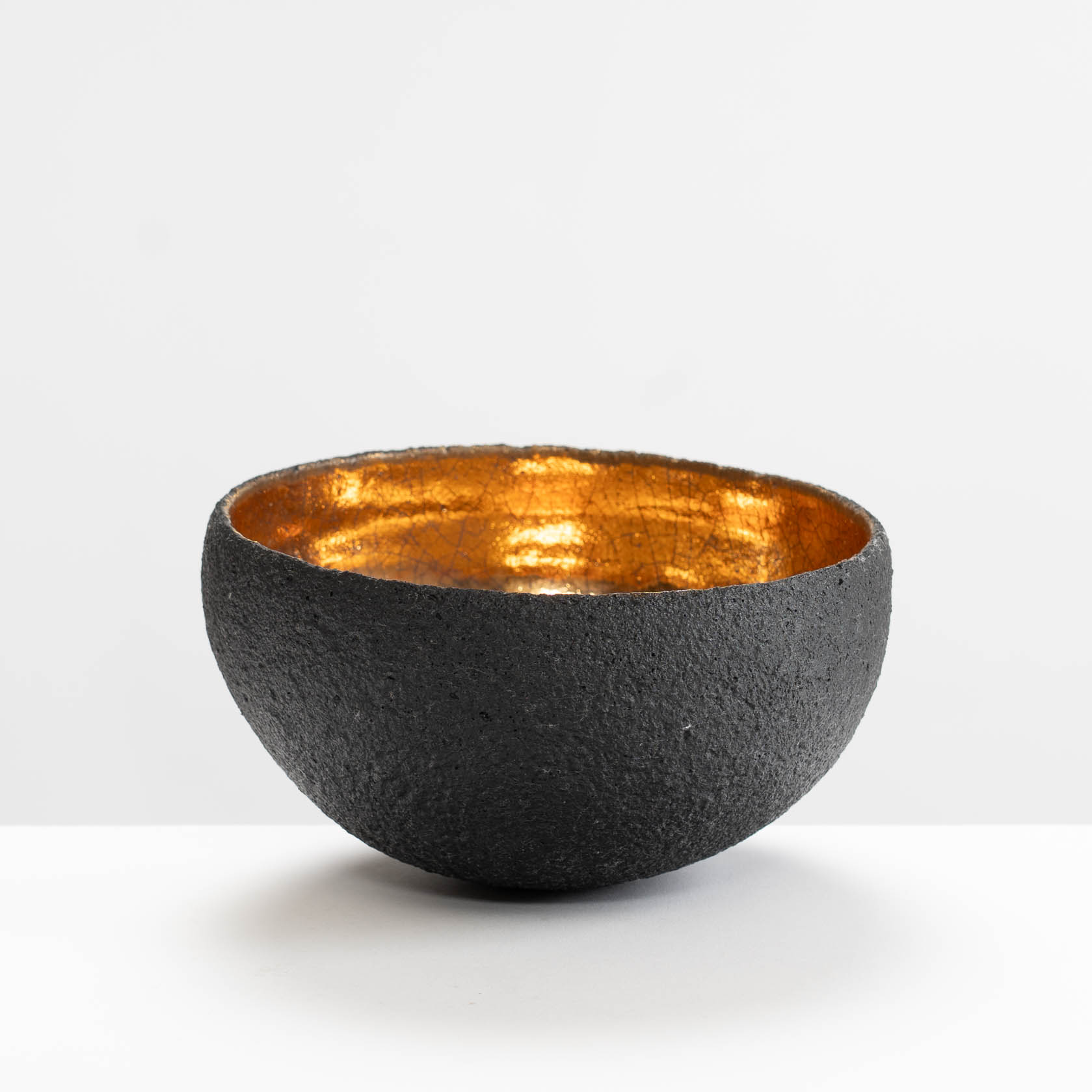 SF209Y932 Large Black/Gold Bowl