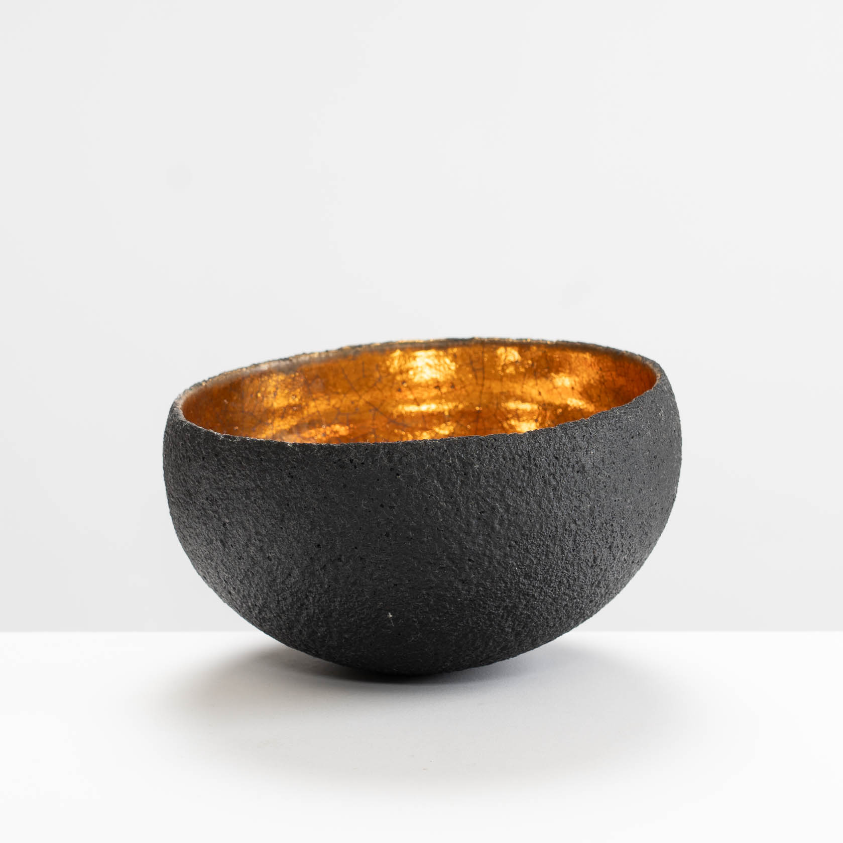 SF209Y932 Large Black/Gold Bowl