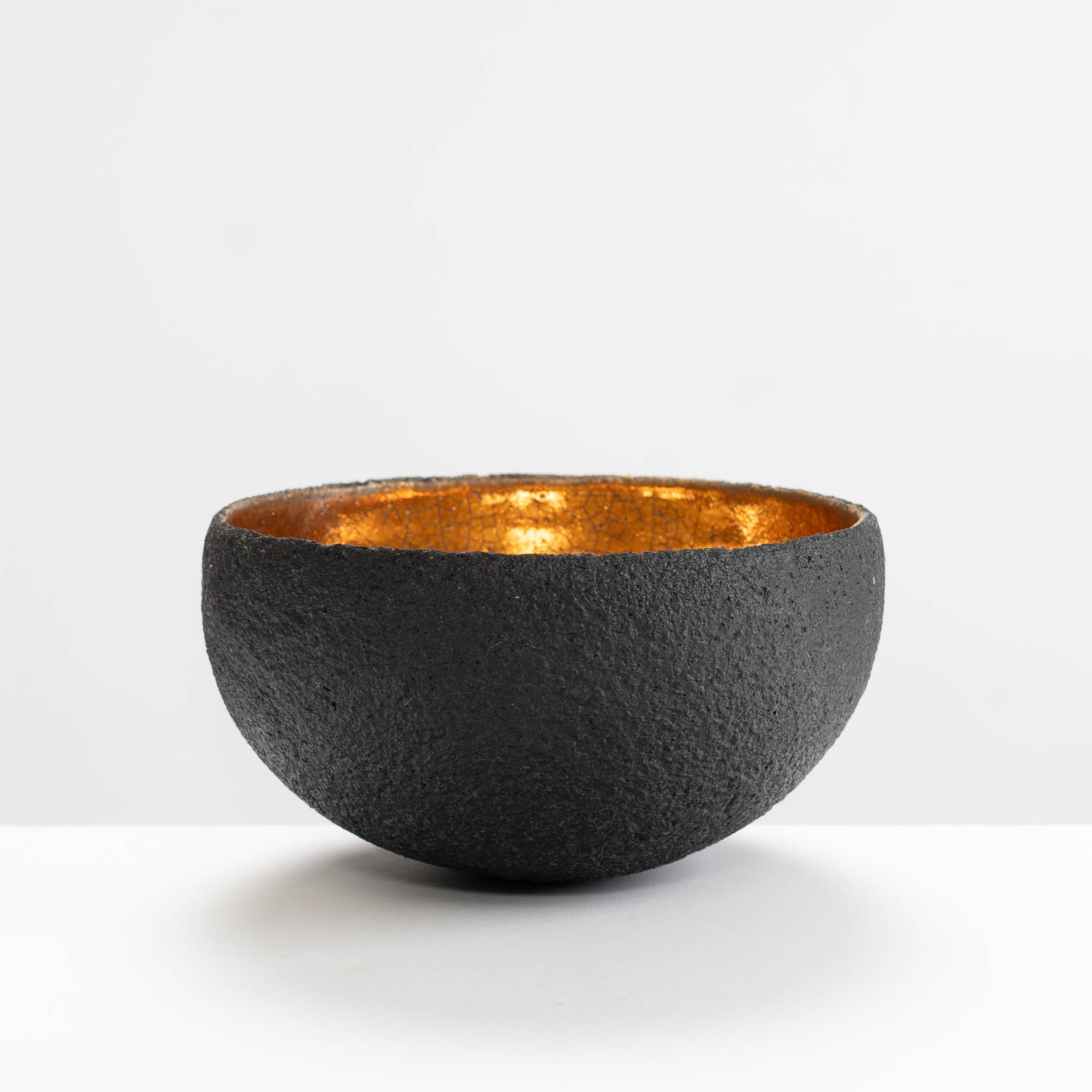 SF209Y932 Large Black/Gold Bowl