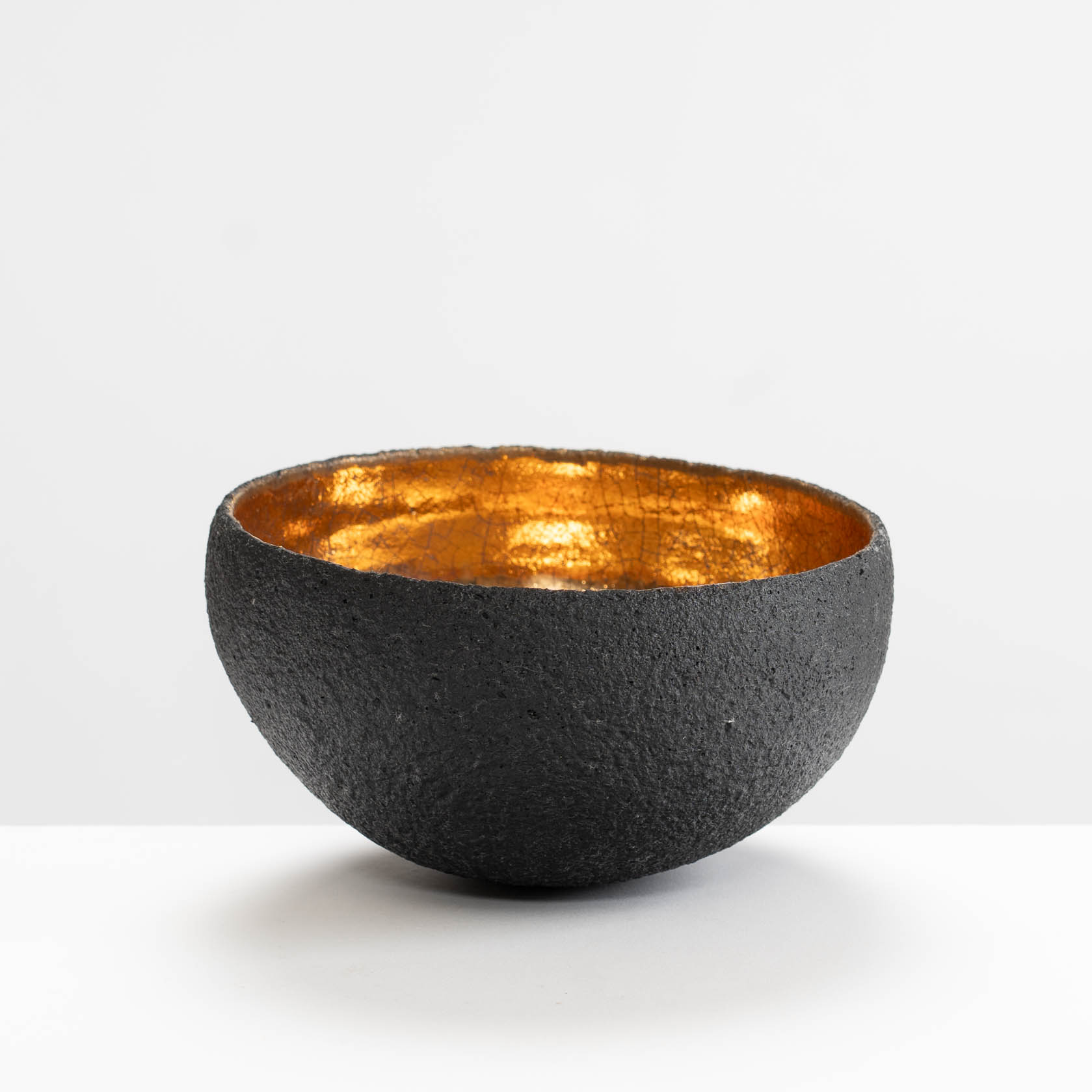 SF209Y932 Large Black/Gold Bowl