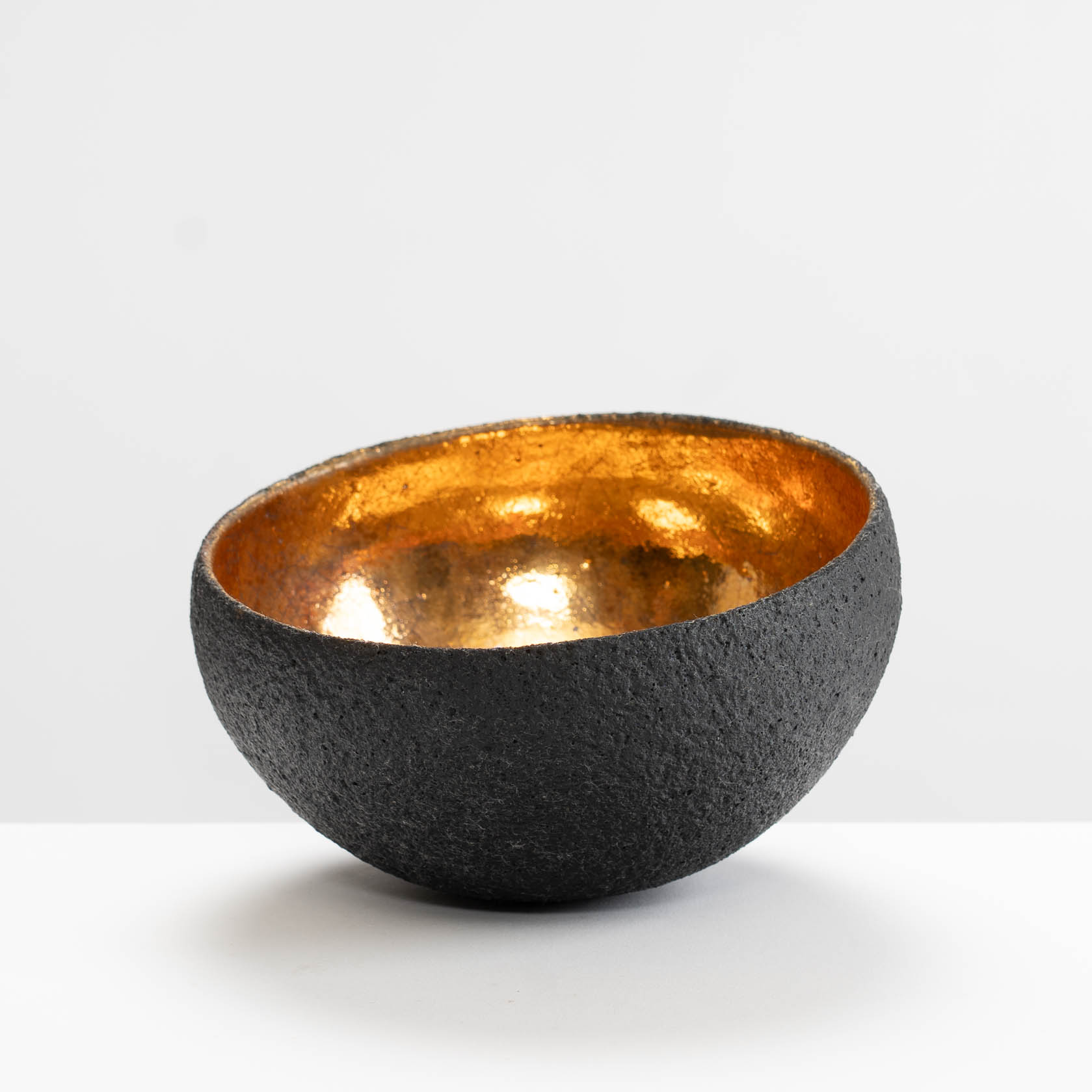 SF209Y933 Large Black/Gold Bowl