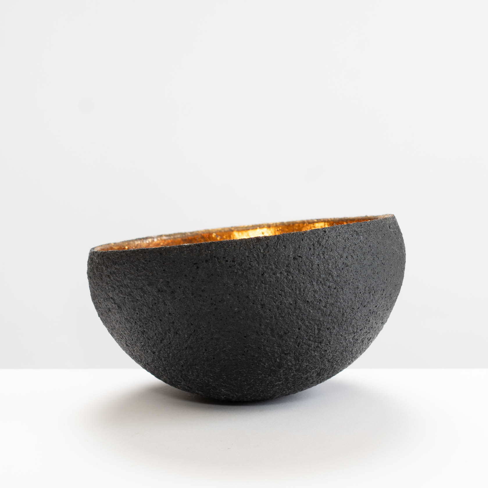 SF209Y933 Large Black/Gold Bowl
