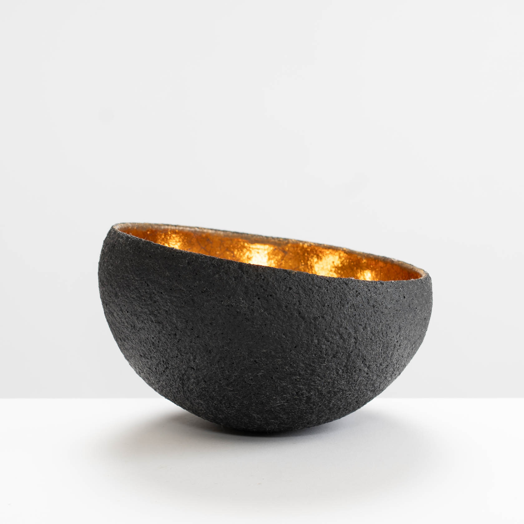 SF209Y933 Large Black/Gold Bowl