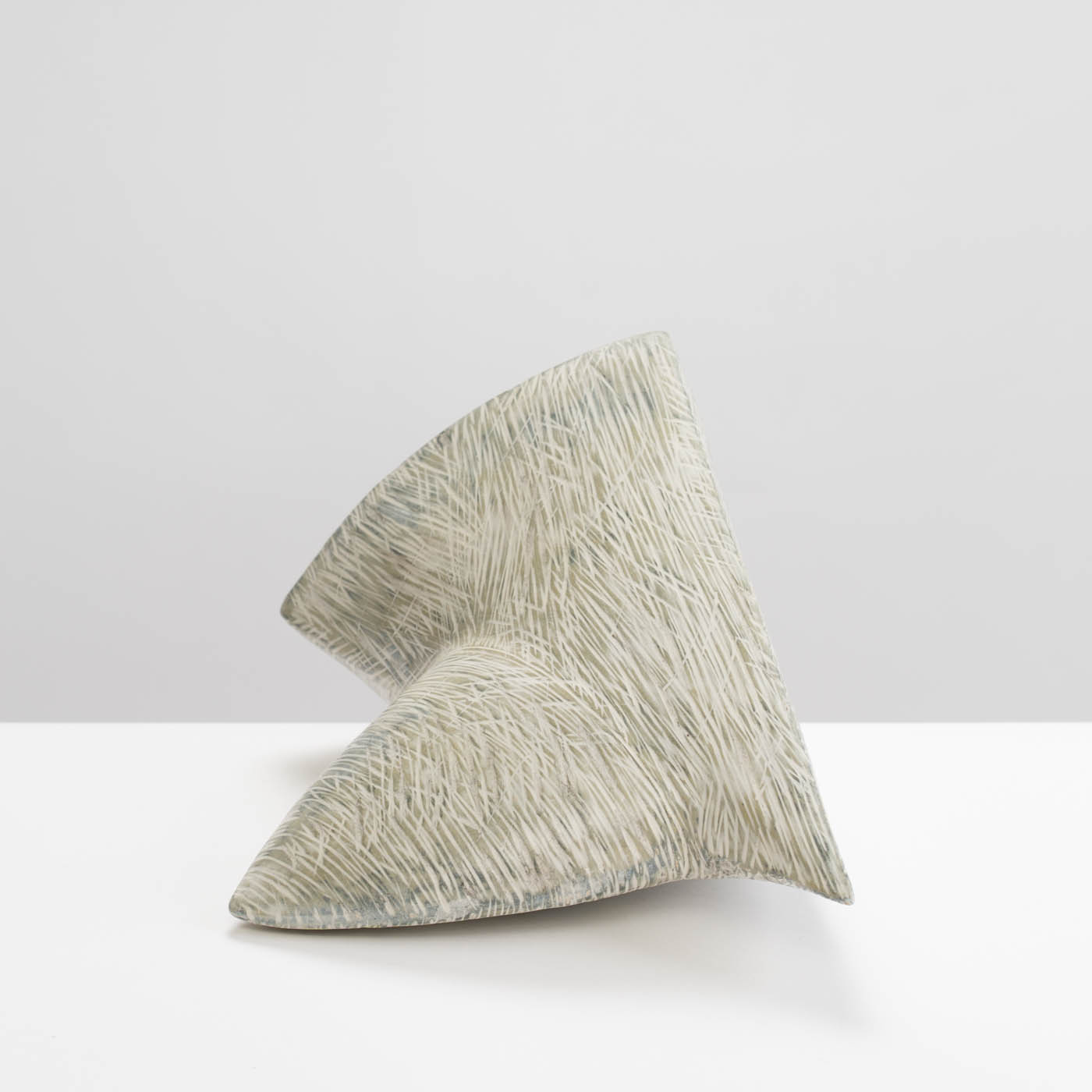 LB21Y52 Linear Silver Grey