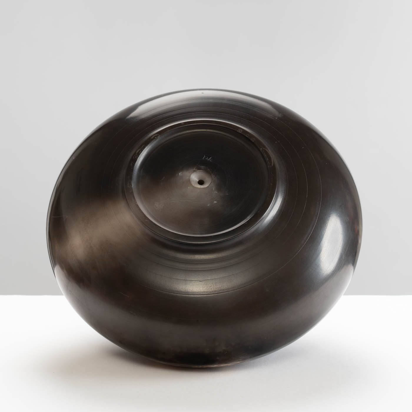 DA77Y186 Rounded Vessel