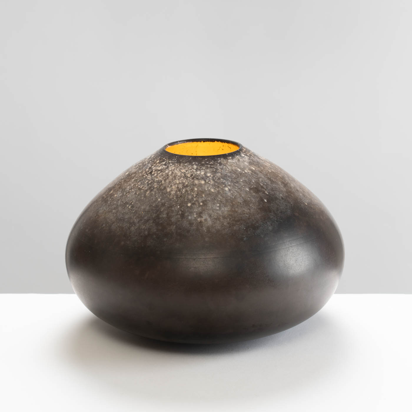 DA77Y189 Rounded Vessel