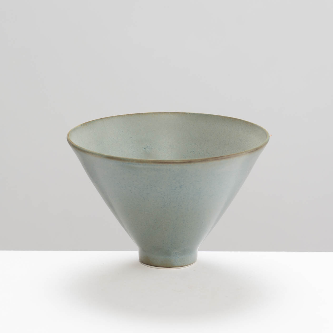 RH578Y64 Dish Blue-Grey