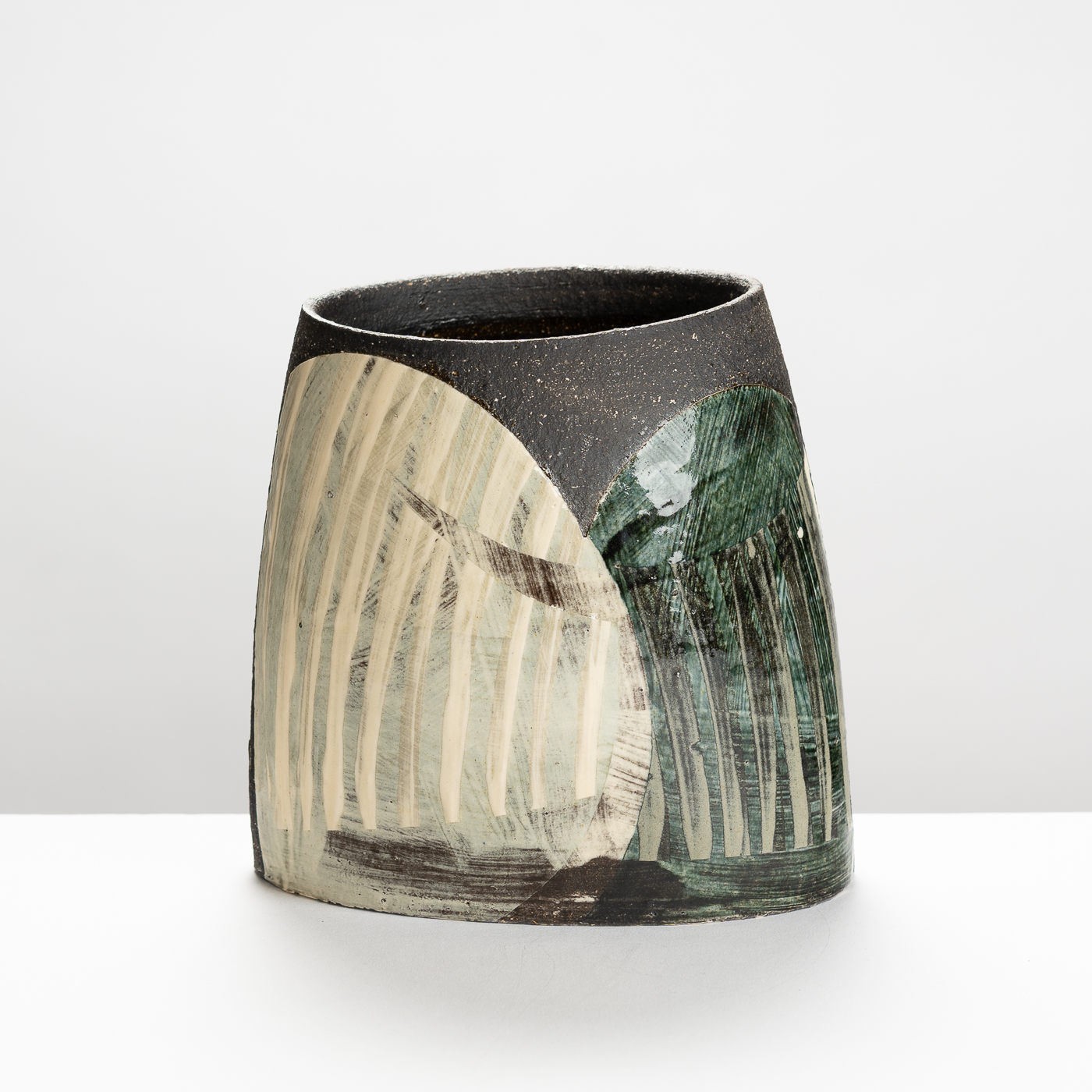 RP56Y1147 Black Vessel