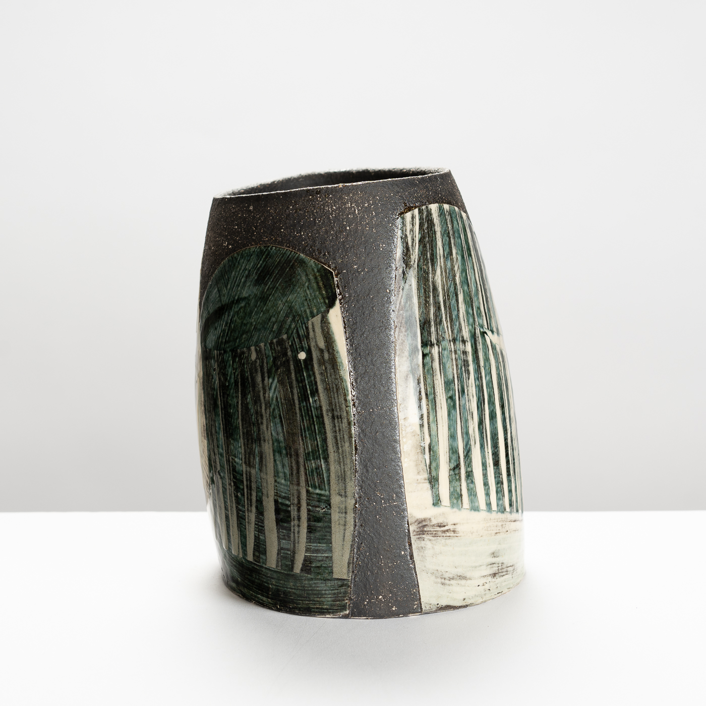 RP56Y1147 Black Vessel