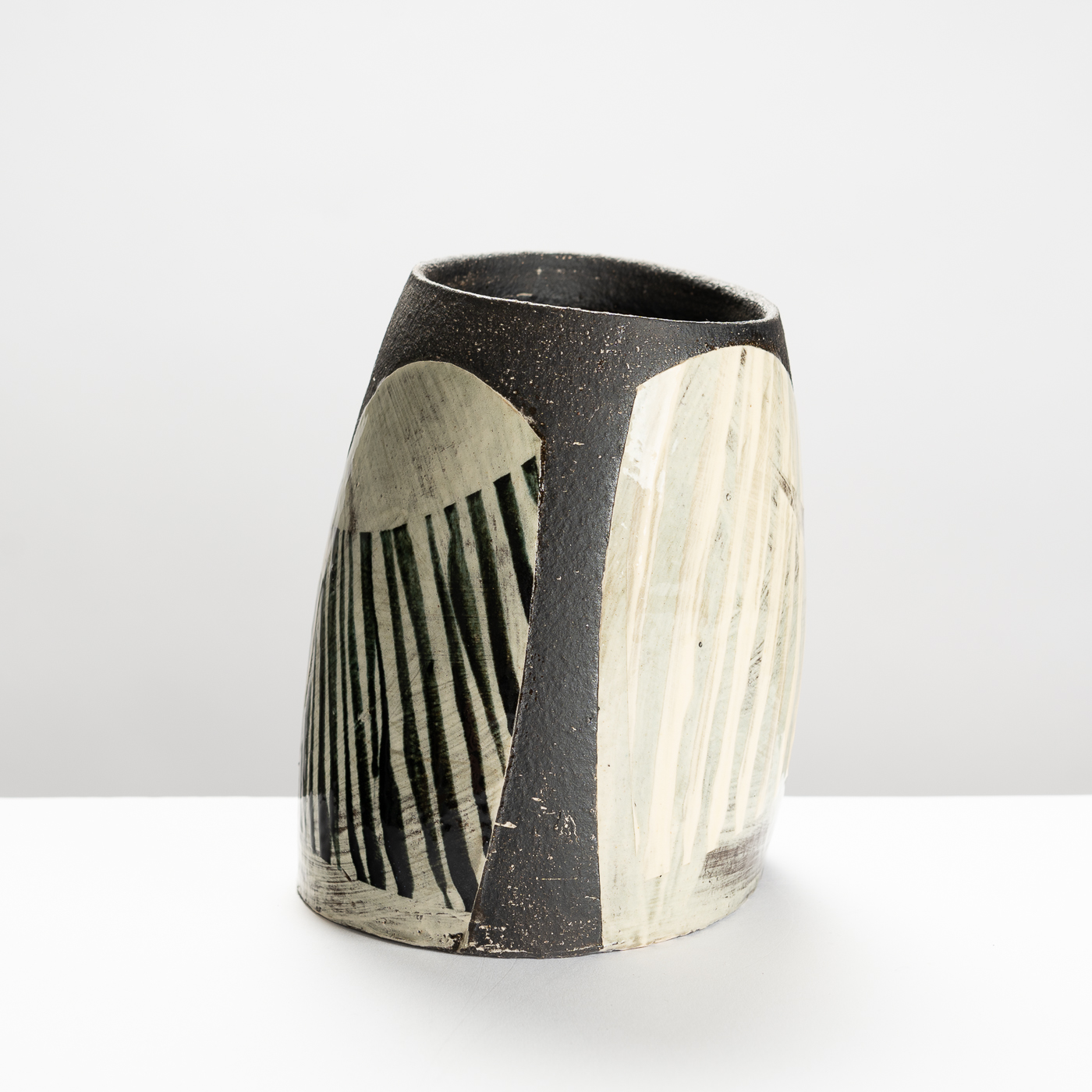 RP56Y1147 Black Vessel