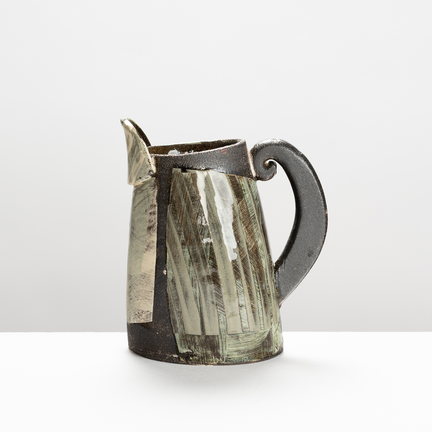 RP56Y1148 Small Black Oval Jug