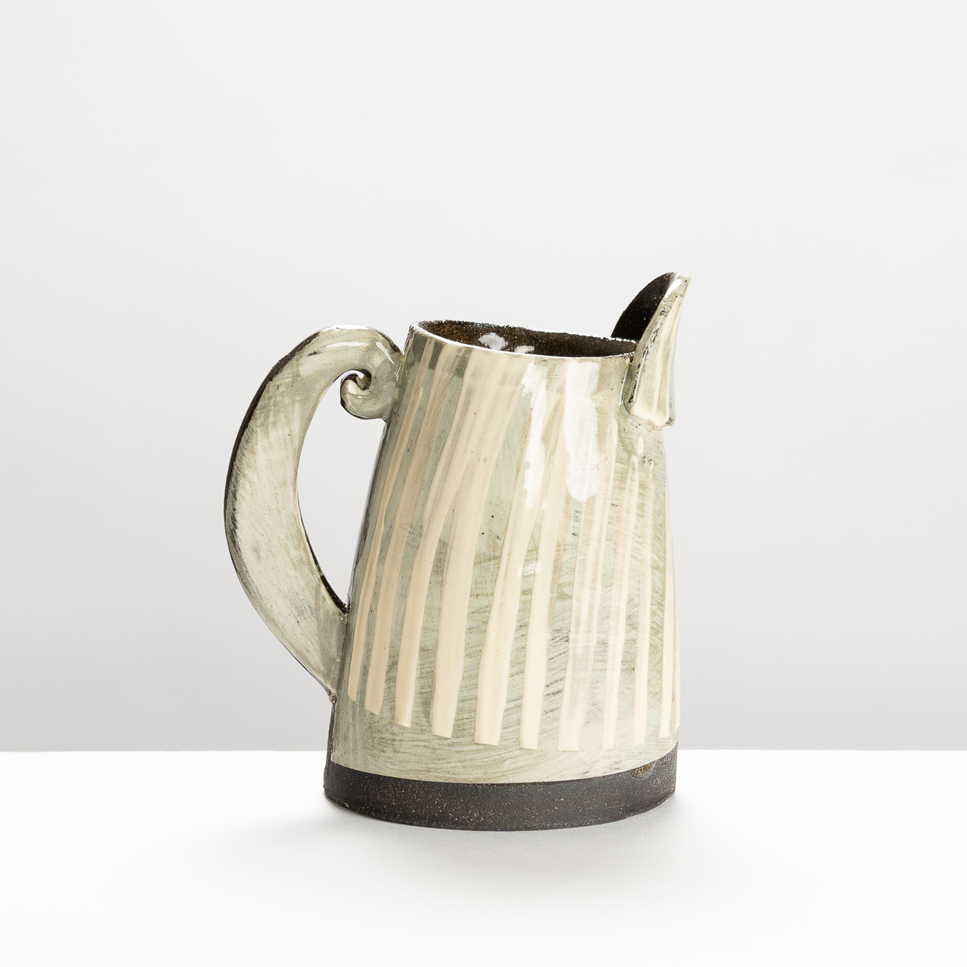 RP56Y1148 Small Black Oval Jug