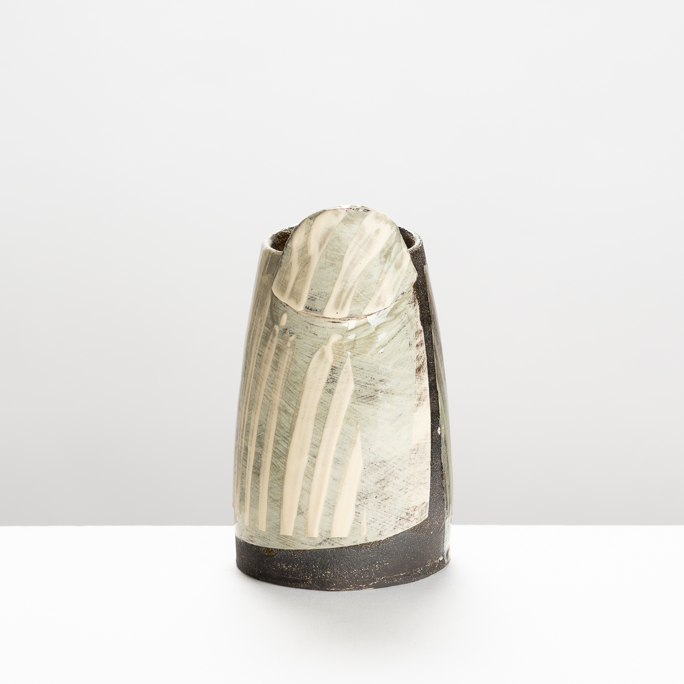 RP56Y1148 Small Black Oval Jug