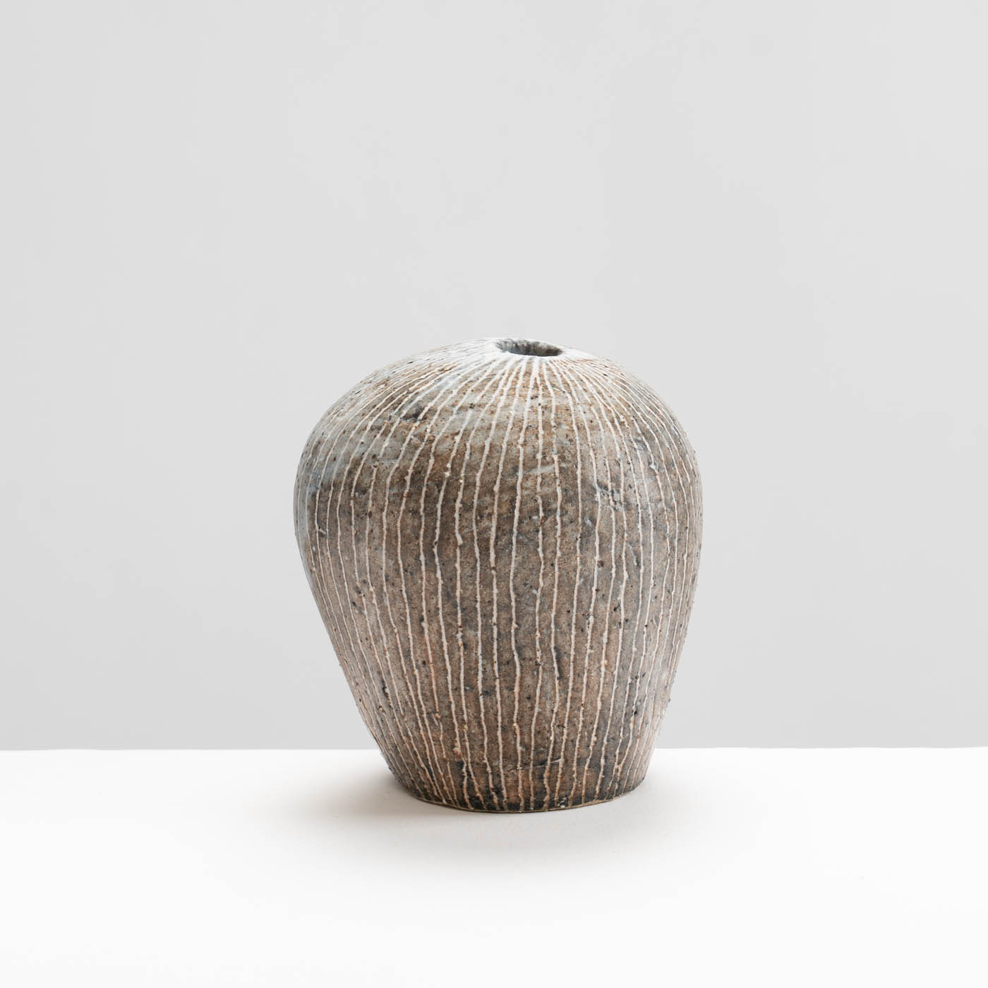 YT273Y1244 Pebble Vase
