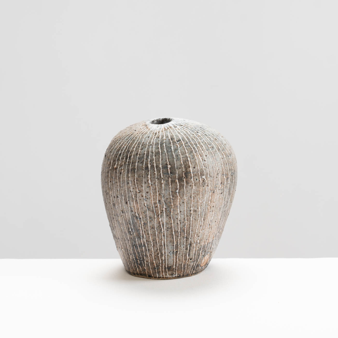 YT273Y1244 Pebble Vase