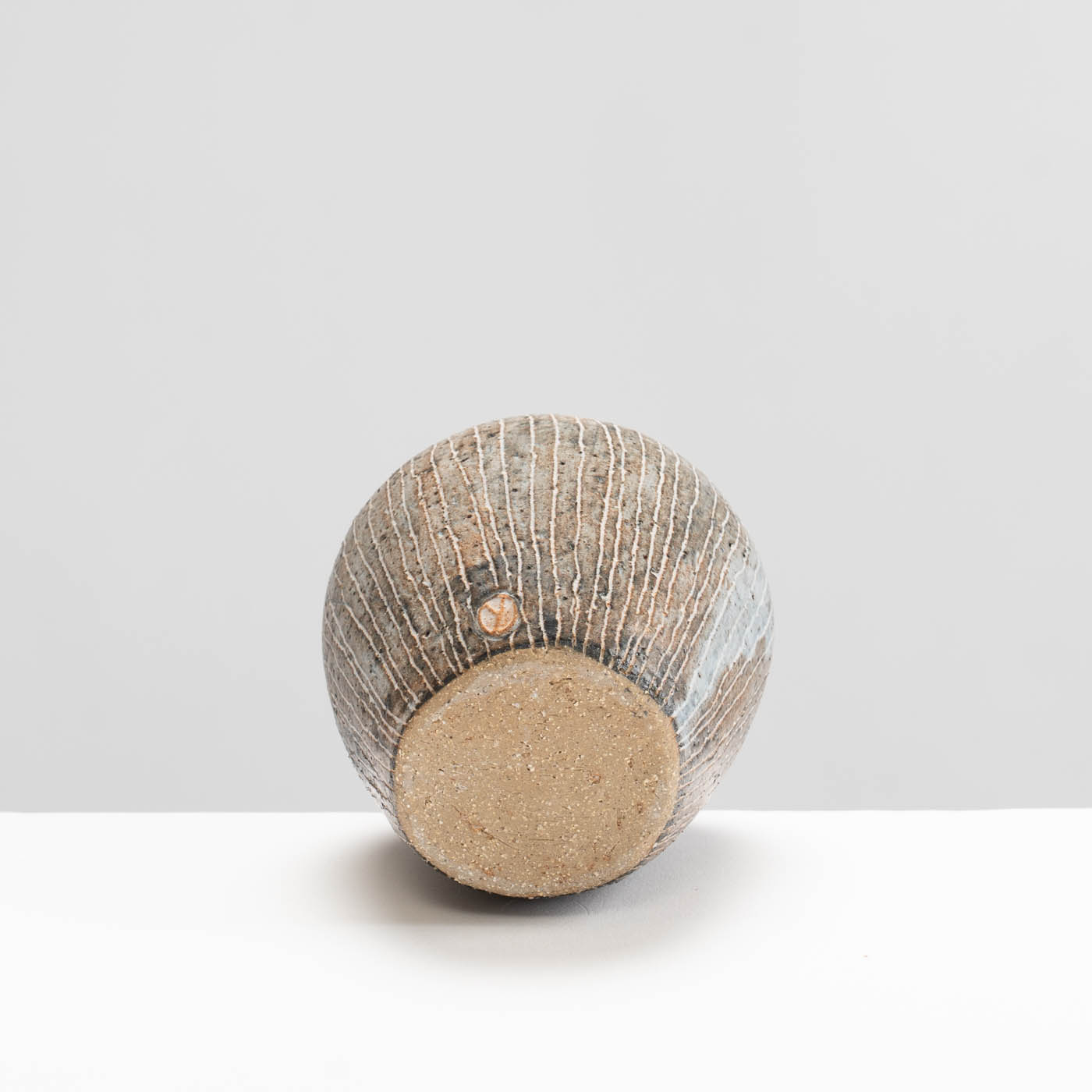 YT273Y1244 Pebble Vase