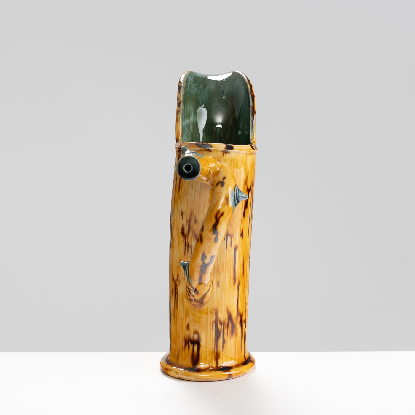 WK30Y598 thorned jug