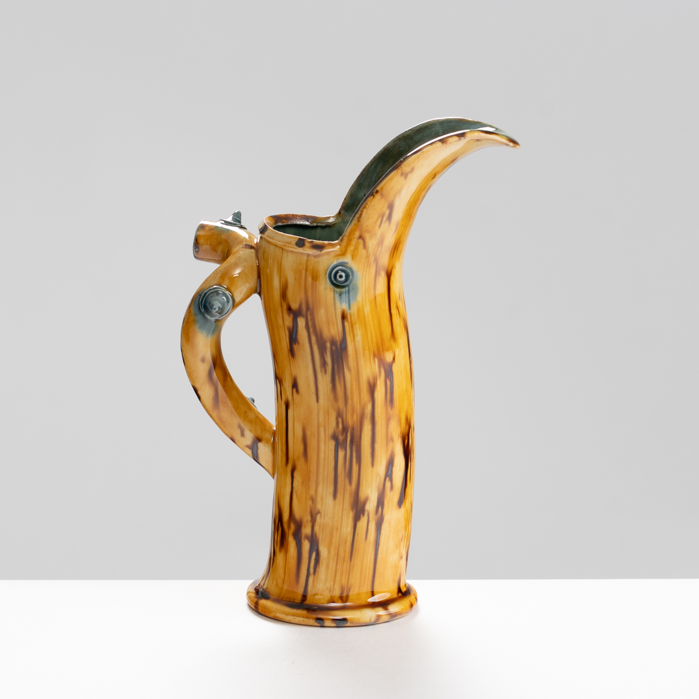 WK30Y598 thorned jug