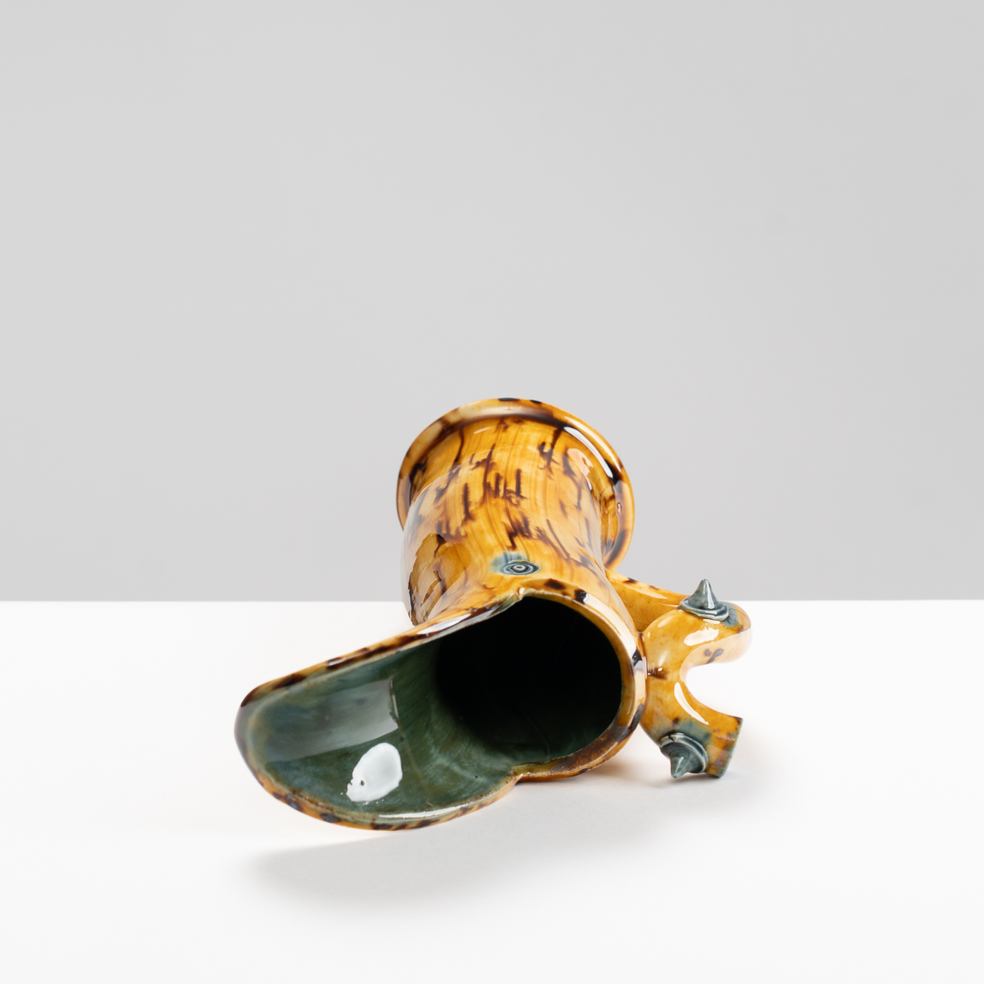 WK30Y598 thorned jug