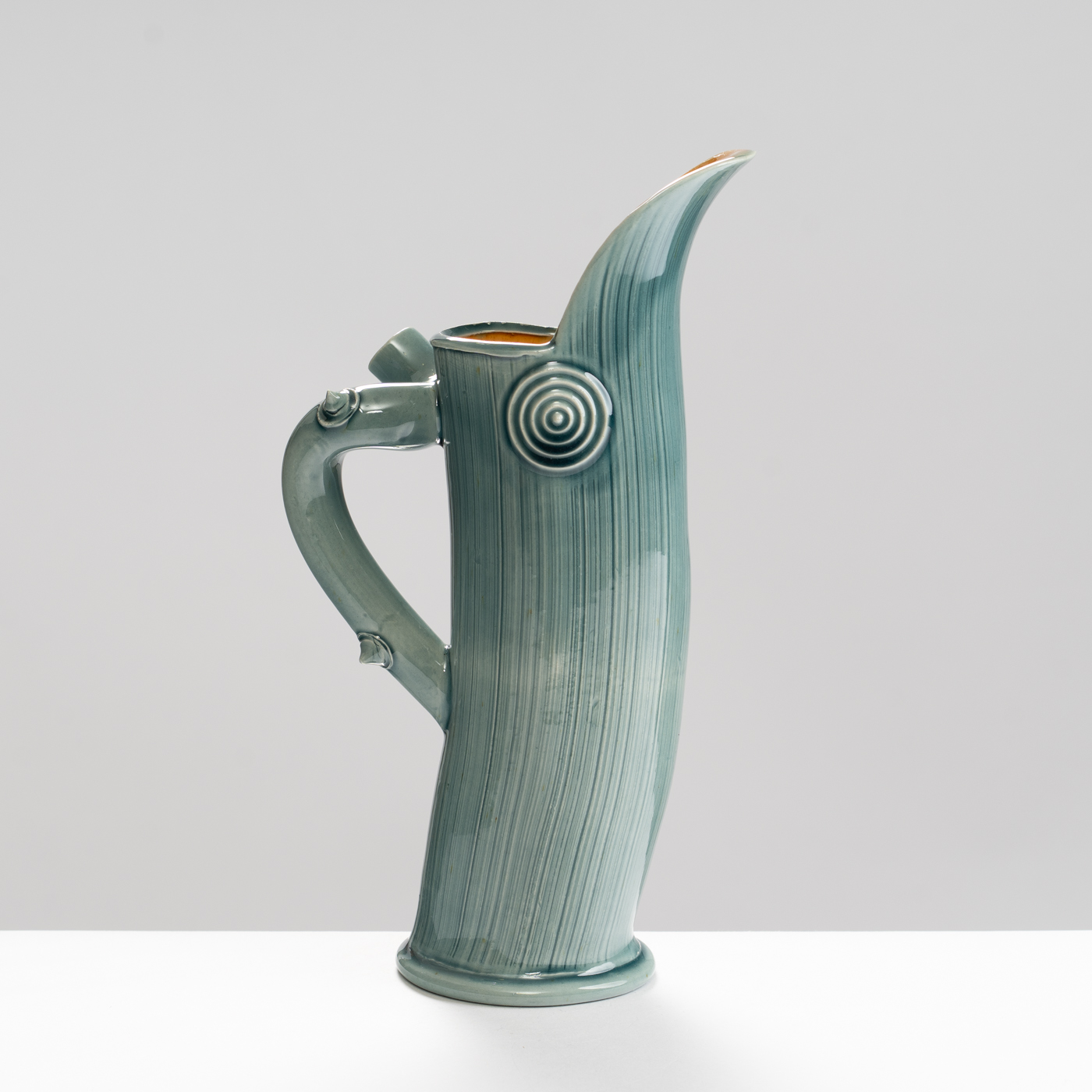 WK30Y605 jug with thorn handle