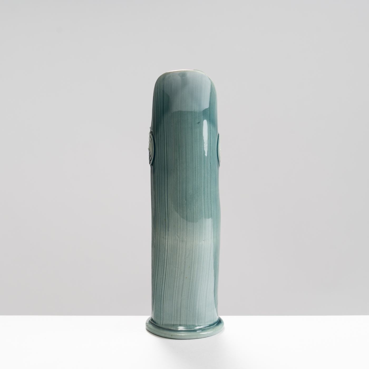 WK30Y605 jug with thorn handle