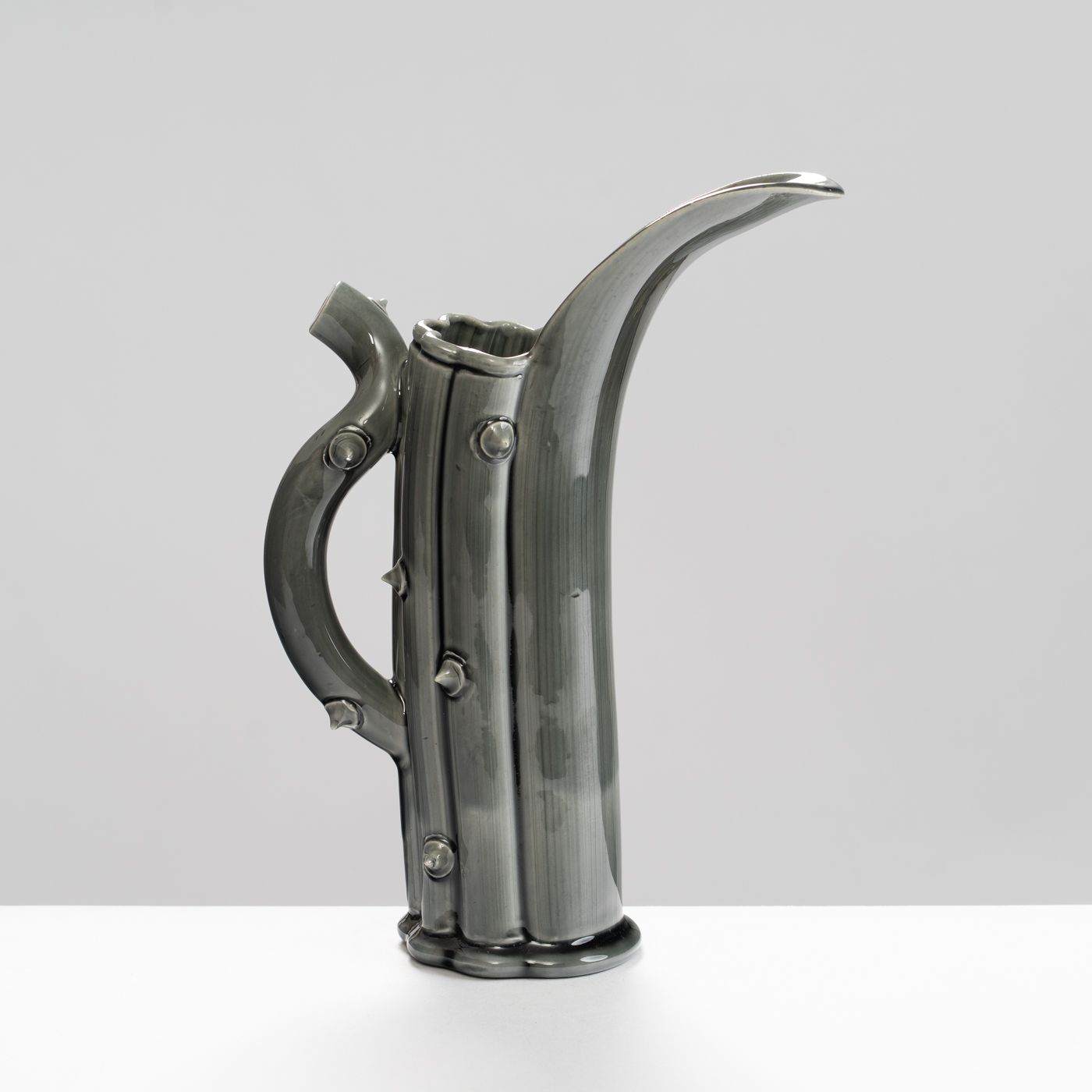 WK30Y611 fluted jug with thorns