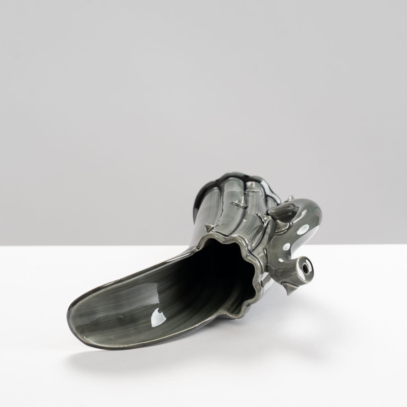 WK30Y611 fluted jug with thorns