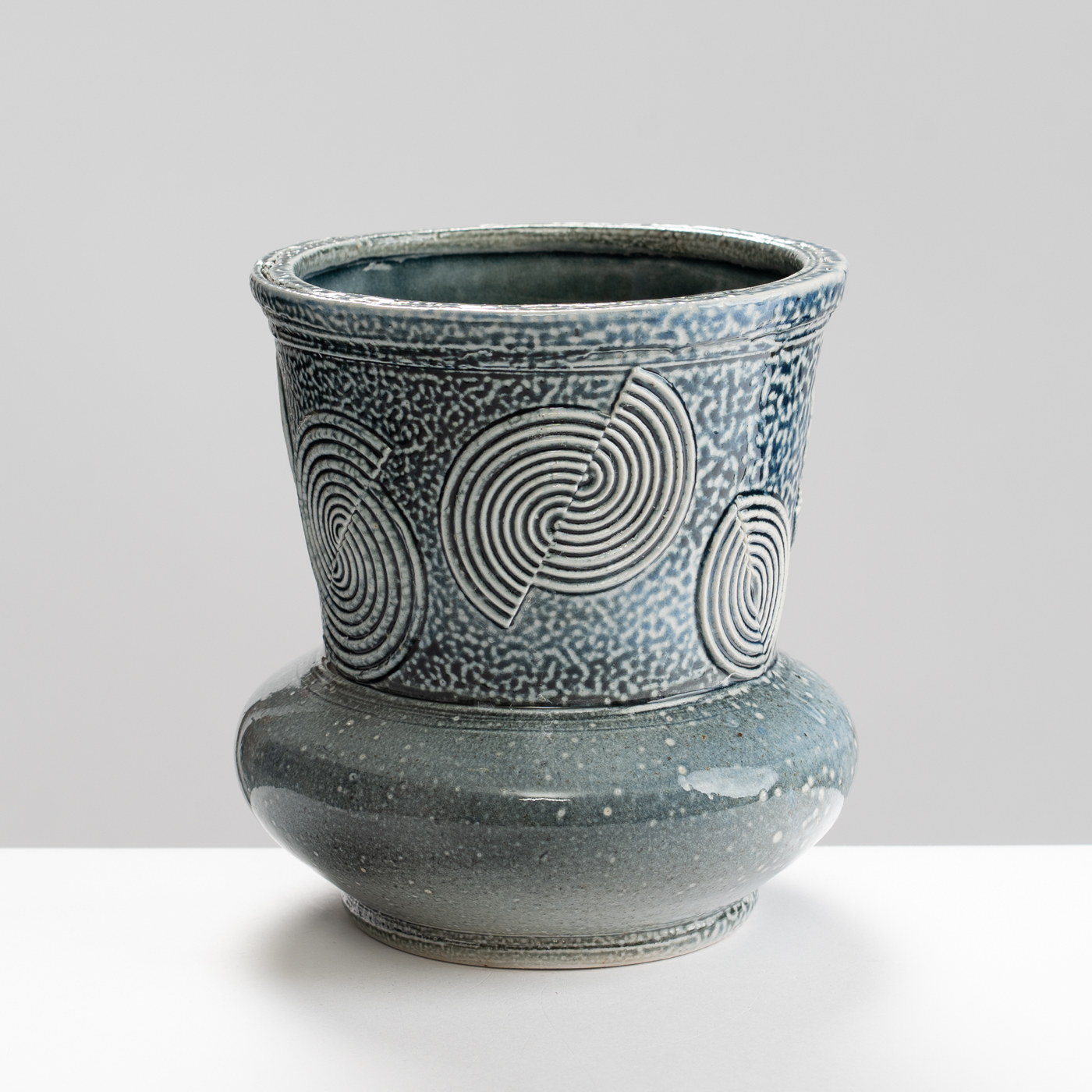 WK30Y656 salt glazed vessel with sprigs