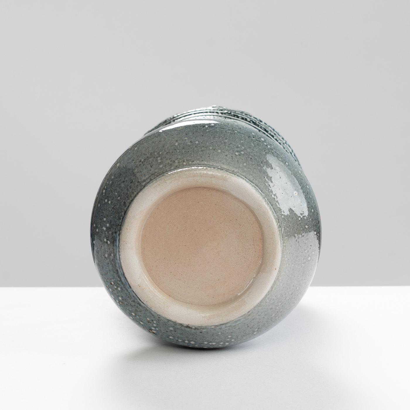 WK30Y656 salt glazed vessel with sprigs