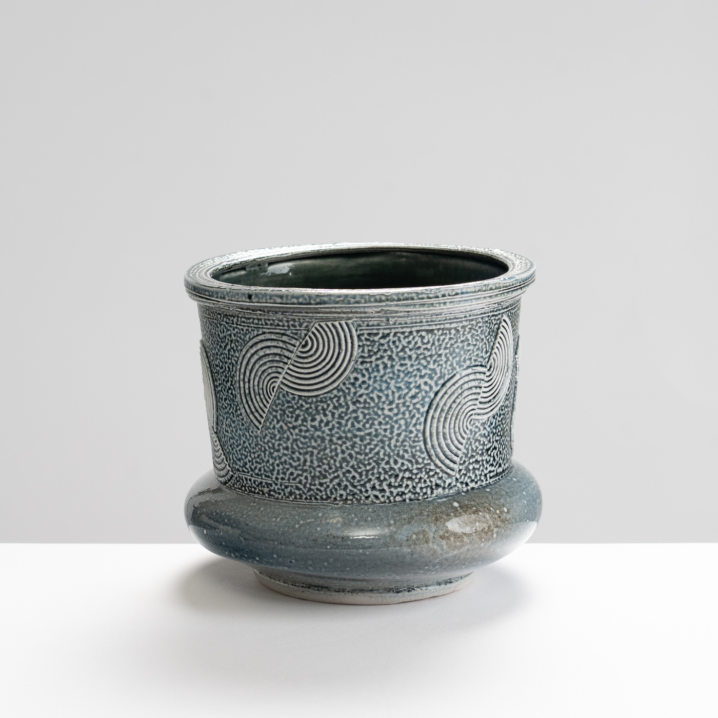 WK30Y657 salt glazed vessel with sprigs