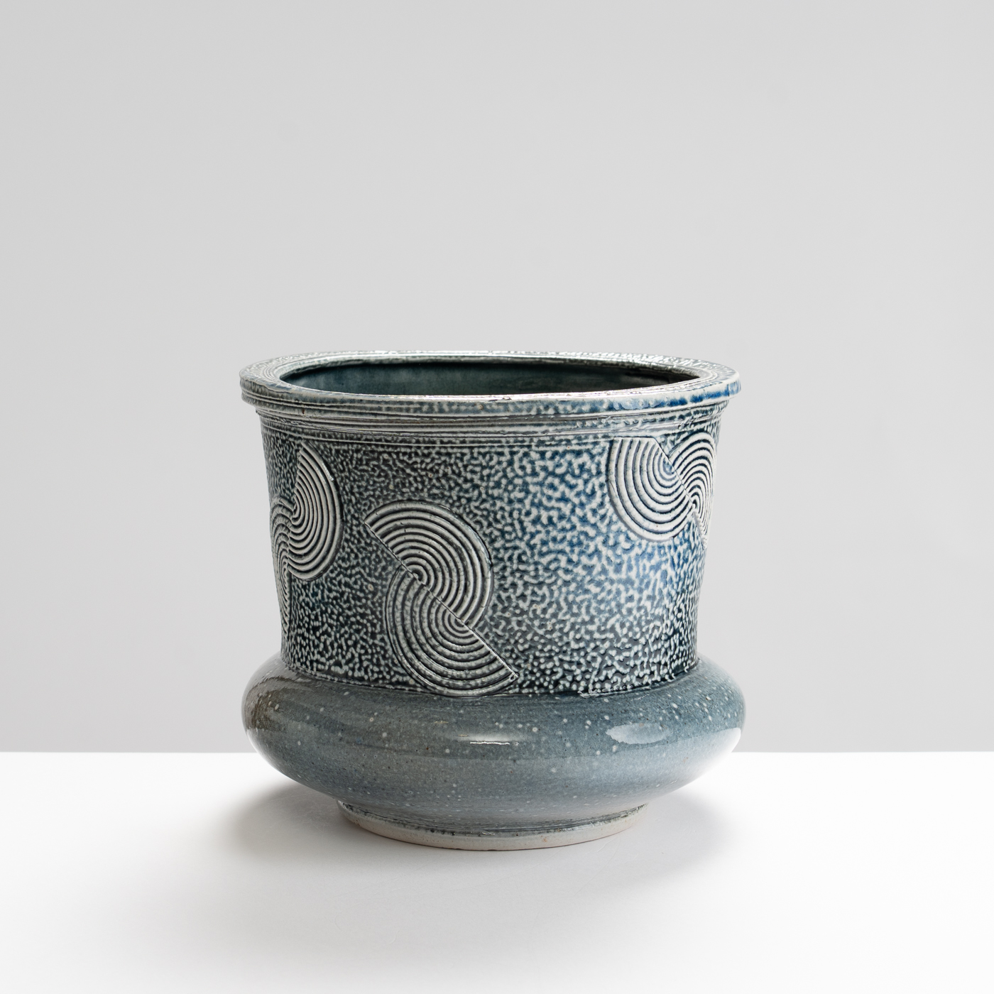 WK30Y657 salt glazed vessel with sprigs